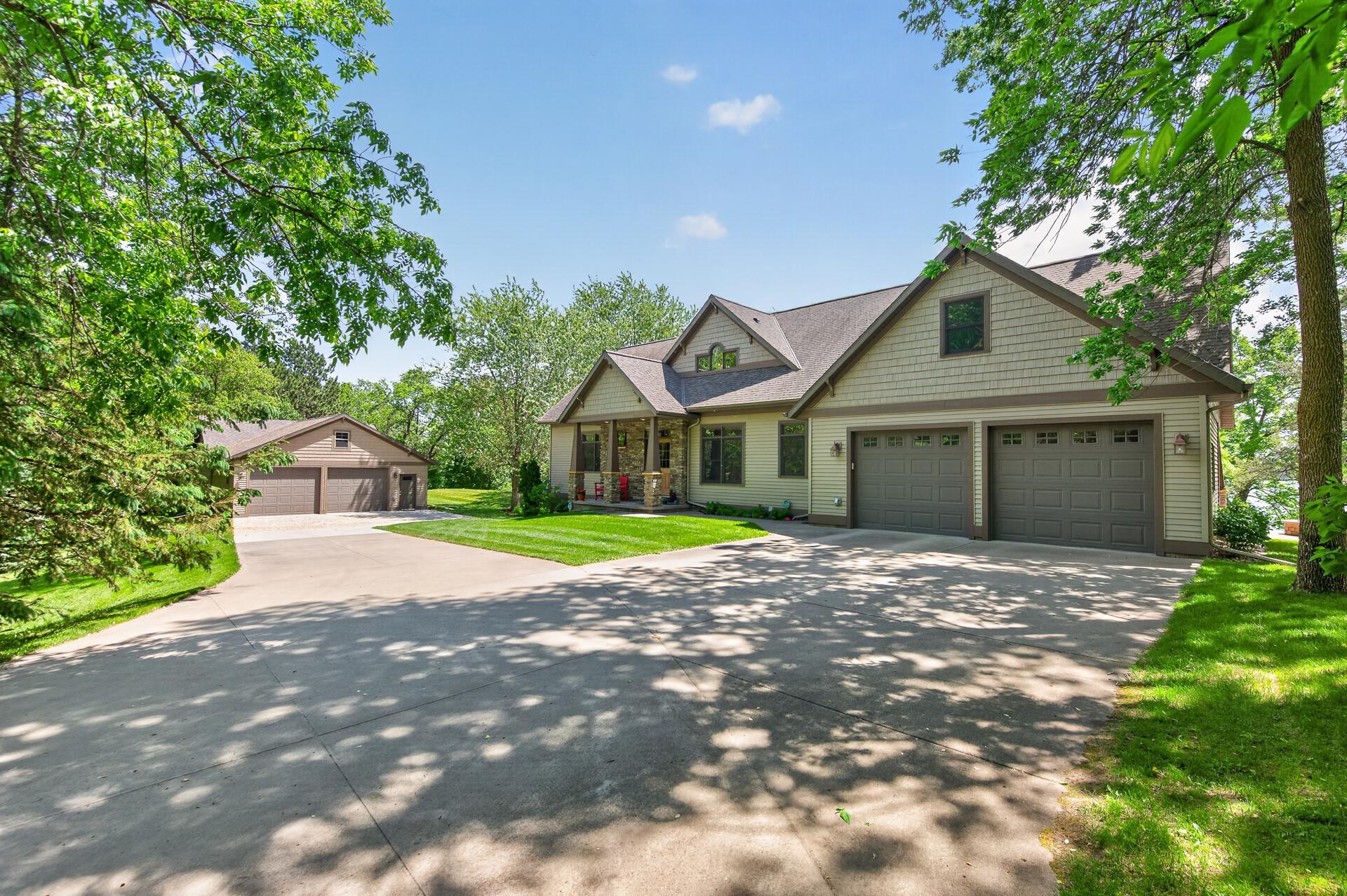 2005 single family home for sale at 12892 Bass Trail in Sauk Centre, MN — 4 bed, 5 bath (photo 3 of 116)