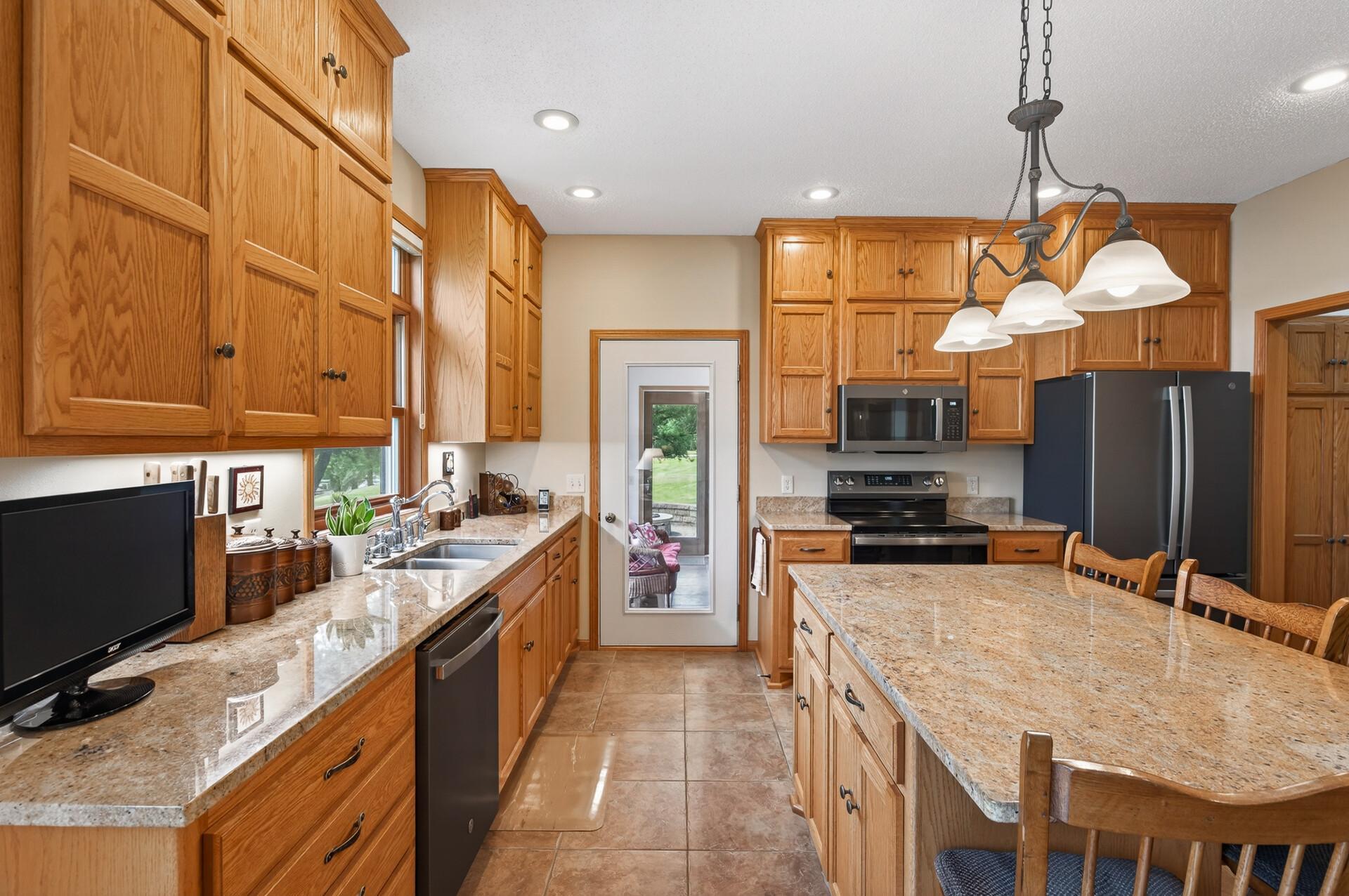 2005 single family home for sale at 12892 Bass Trail in Sauk Centre, MN — 4 bed, 5 bath (photo 21 of 116)
