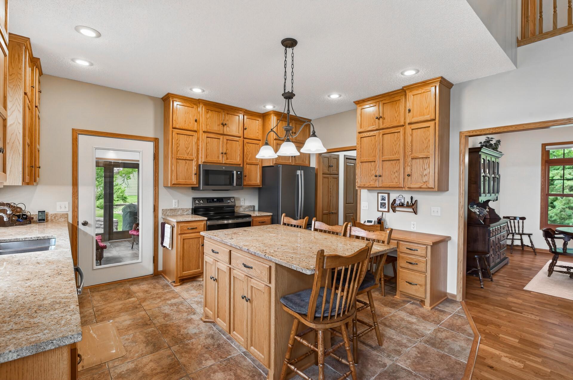 2005 single family home for sale at 12892 Bass Trail in Sauk Centre, MN — 4 bed, 5 bath (photo 22 of 116)