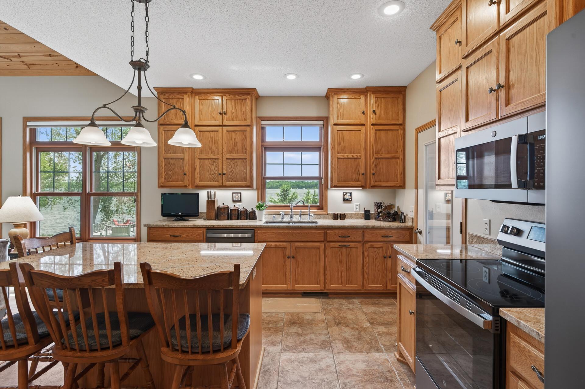 2005 single family home for sale at 12892 Bass Trail in Sauk Centre, MN — 4 bed, 5 bath (photo 23 of 116)