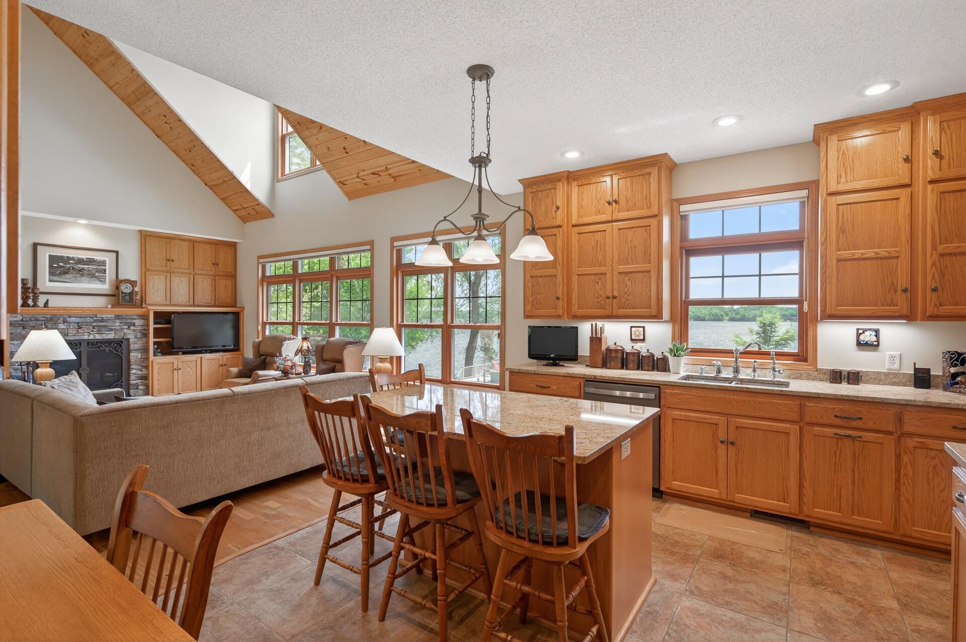 2005 single family home for sale at 12892 Bass Trail in Sauk Centre, MN — 4 bed, 5 bath (photo 24 of 116)