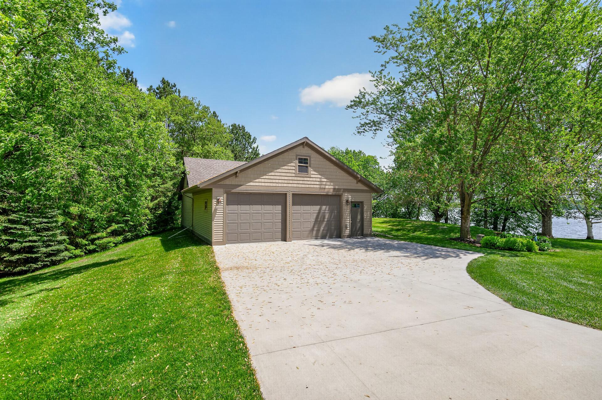2005 single family home for sale at 12892 Bass Trail in Sauk Centre, MN — 4 bed, 5 bath (photo 4 of 116)