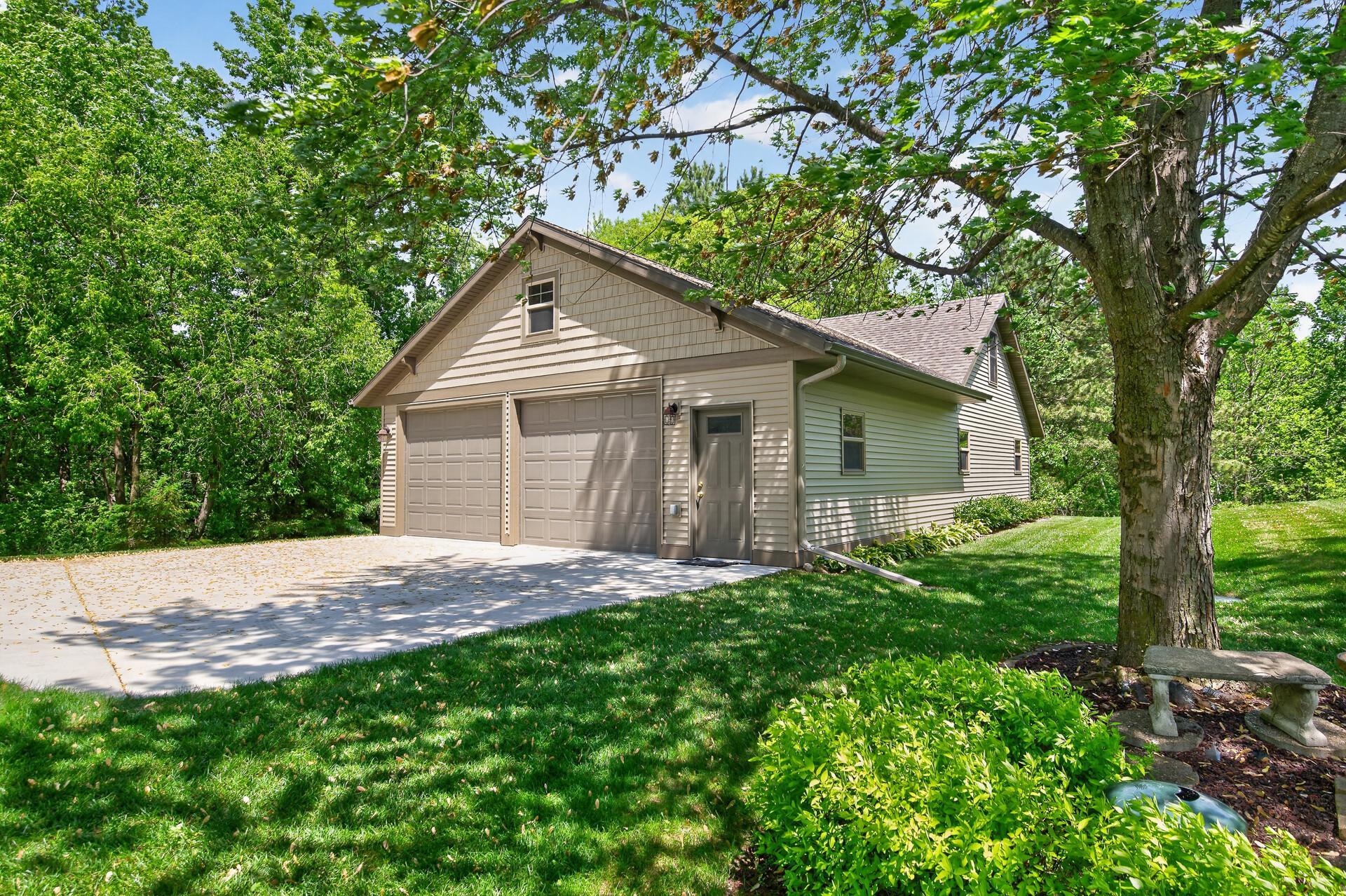 2005 single family home for sale at 12892 Bass Trail in Sauk Centre, MN — 4 bed, 5 bath (photo 5 of 116)