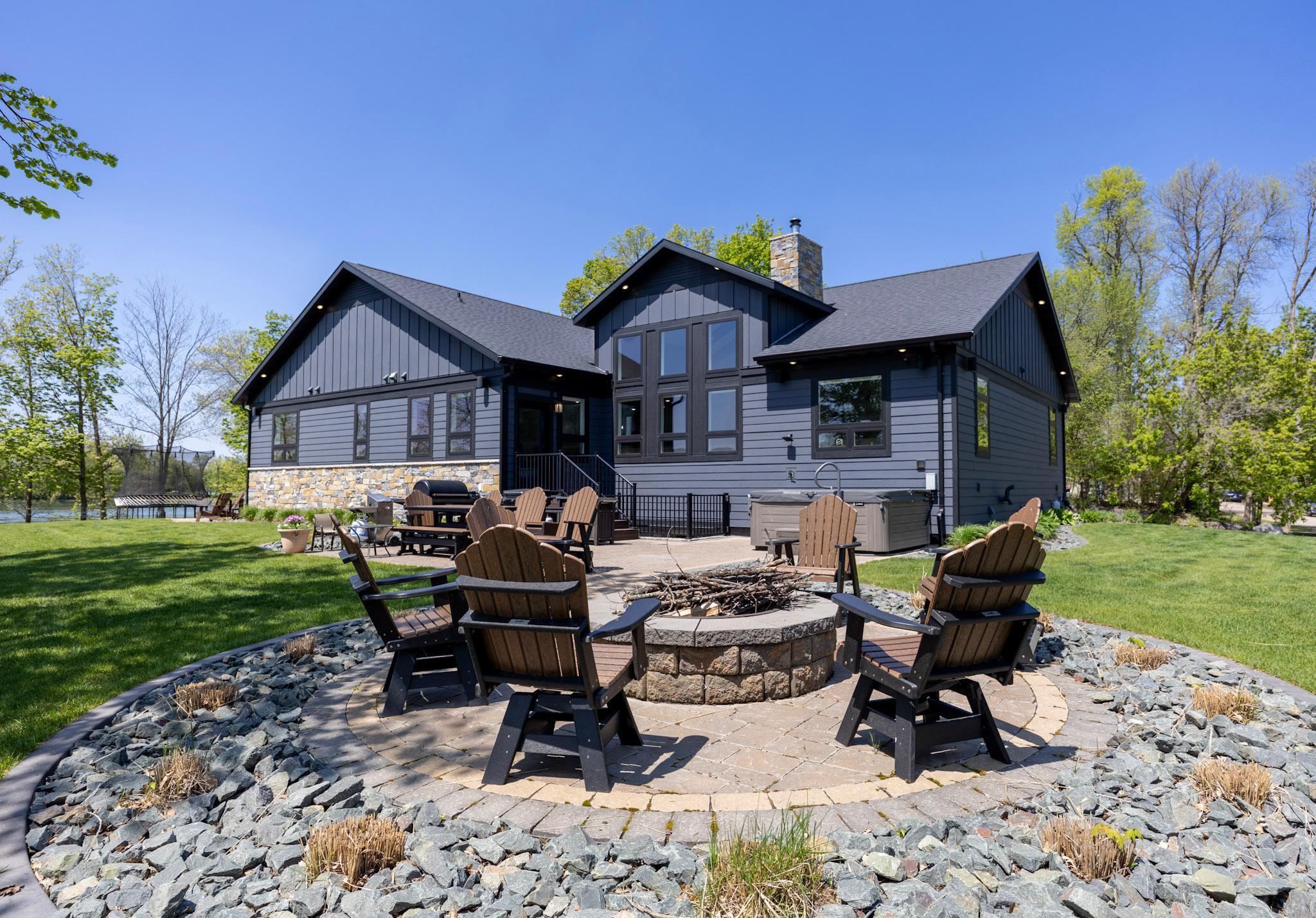2019 single family home for sale at 12800 Kohler Lane in Audubon, MN — 5 bed, 4 bath (photo 2 of 20)