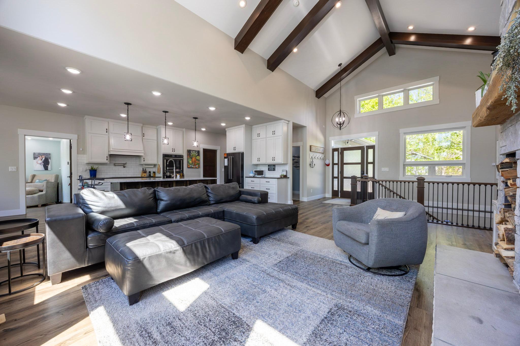 2019 single family home for sale at 12800 Kohler Lane in Audubon, MN — 5 bed, 4 bath (photo 8 of 20)