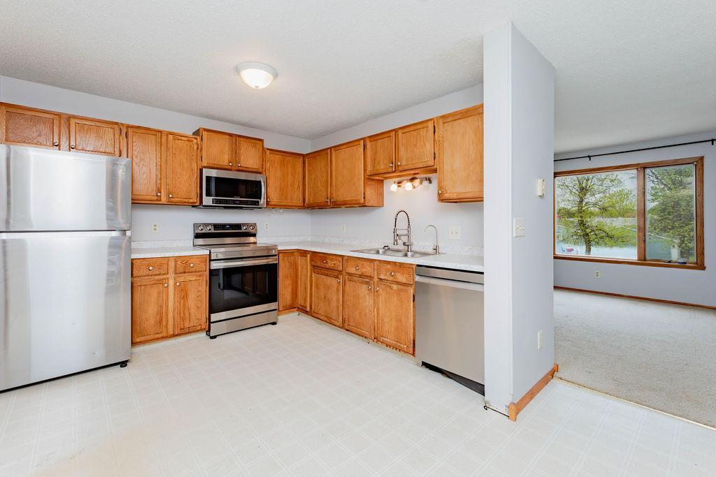 305 6th Street NW, West Fargo ND 58078 - Photo 3 of 20