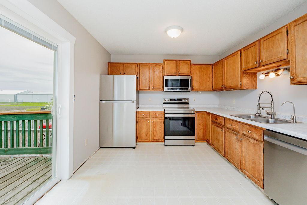 305 6th Street NW, West Fargo ND 58078 - Photo 4 of 20