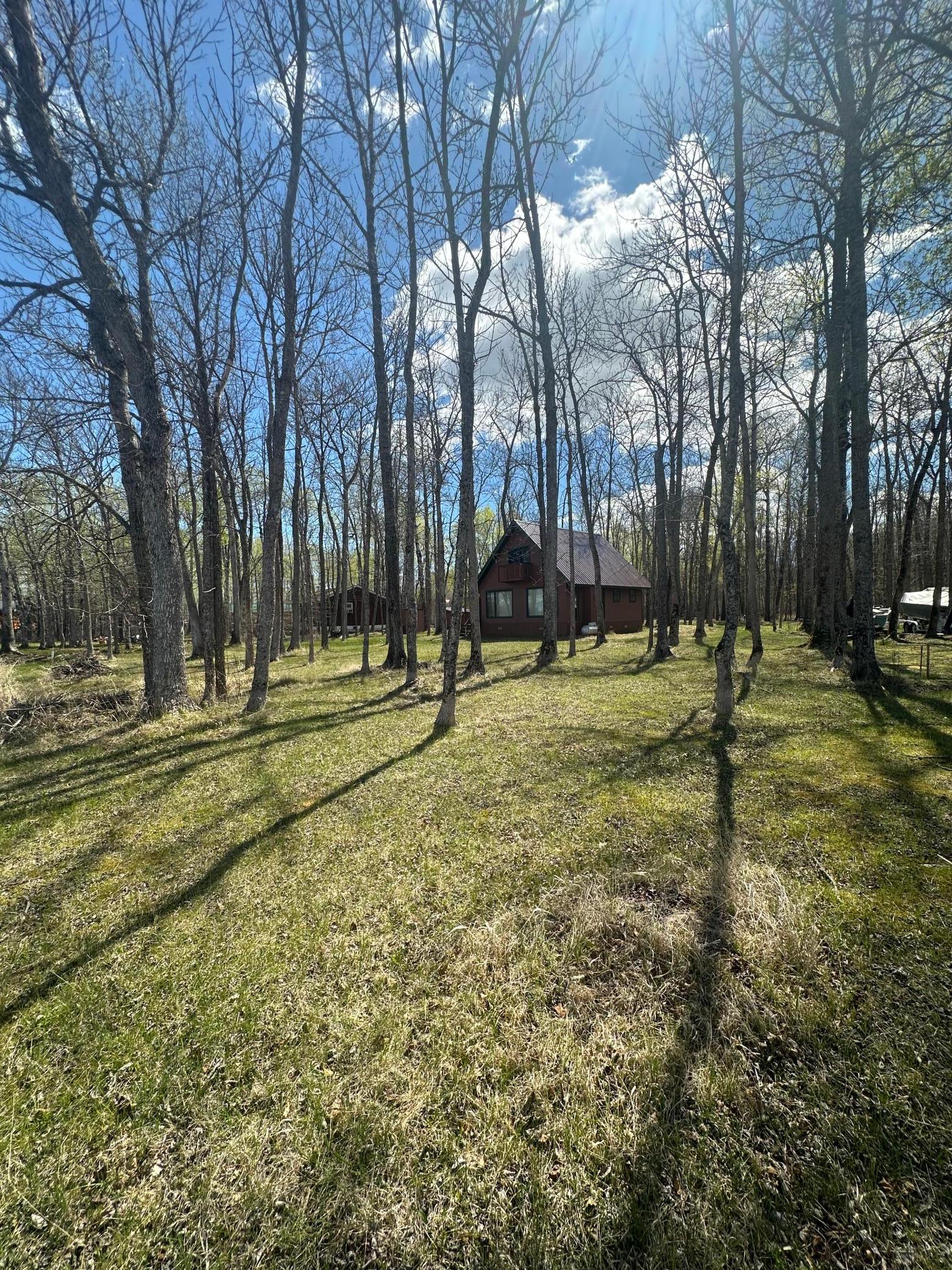 1987 single family home for sale at 17413 E Pine Drive NW in Angle Inlet, MN — 2 bed, 1 bath (photo 5 of 15)
