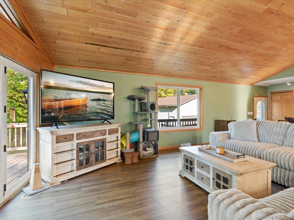 1995 single family home for sale at 24510 Mail Route Road in Brainerd, MN — 5 bed, 3 bath (photo 6 of 71)