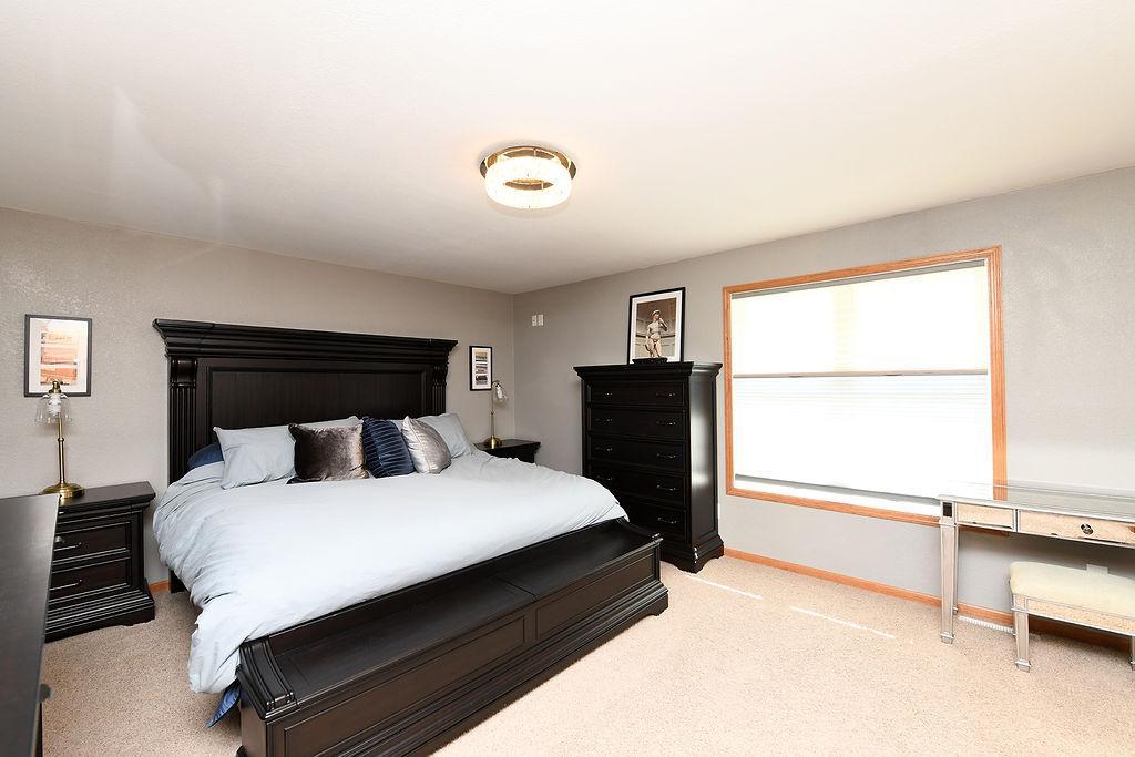 1978 single family home for sale at 347 4th Avenue W in Hunter, ND — 4 bed, 3 bath (photo 11 of 19)