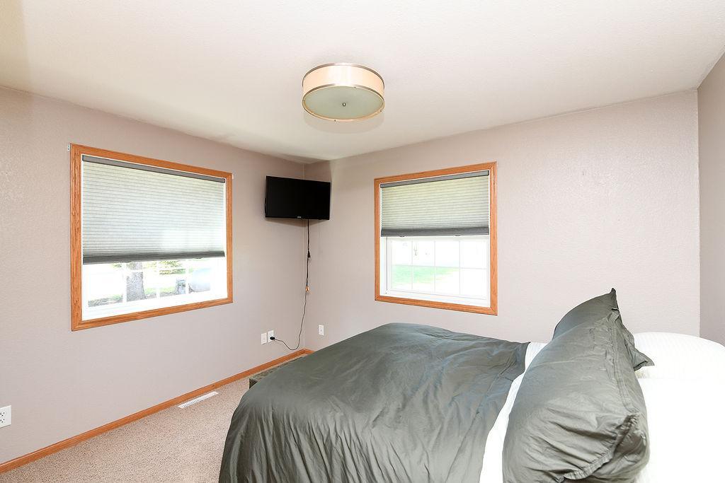 1978 single family home for sale at 347 4th Avenue W in Hunter, ND — 4 bed, 3 bath (photo 13 of 19)