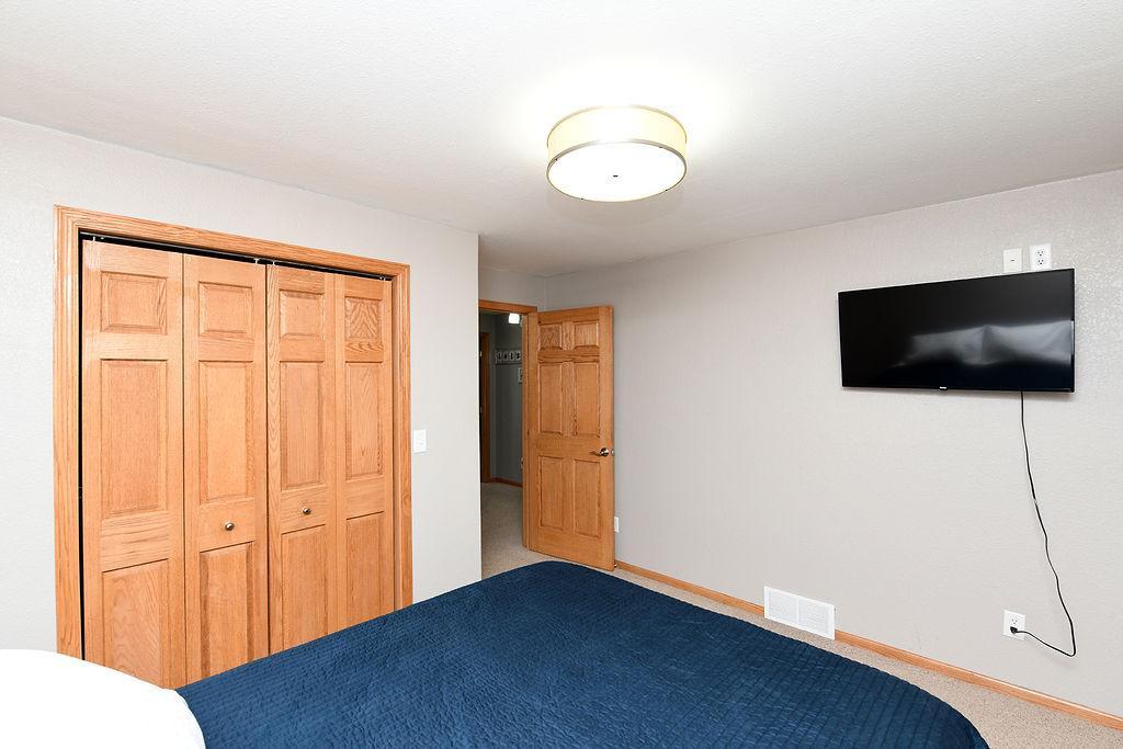1978 single family home for sale at 347 4th Avenue W in Hunter, ND — 4 bed, 3 bath (photo 16 of 19)