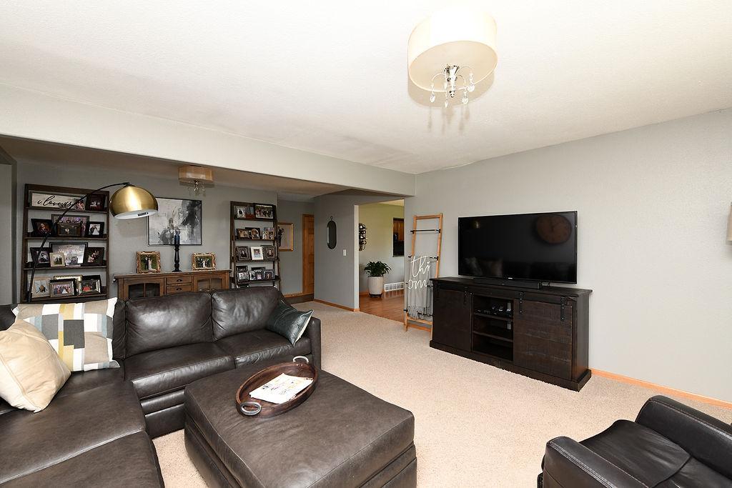 1978 single family home for sale at 347 4th Avenue W in Hunter, ND — 4 bed, 3 bath (photo 10 of 19)