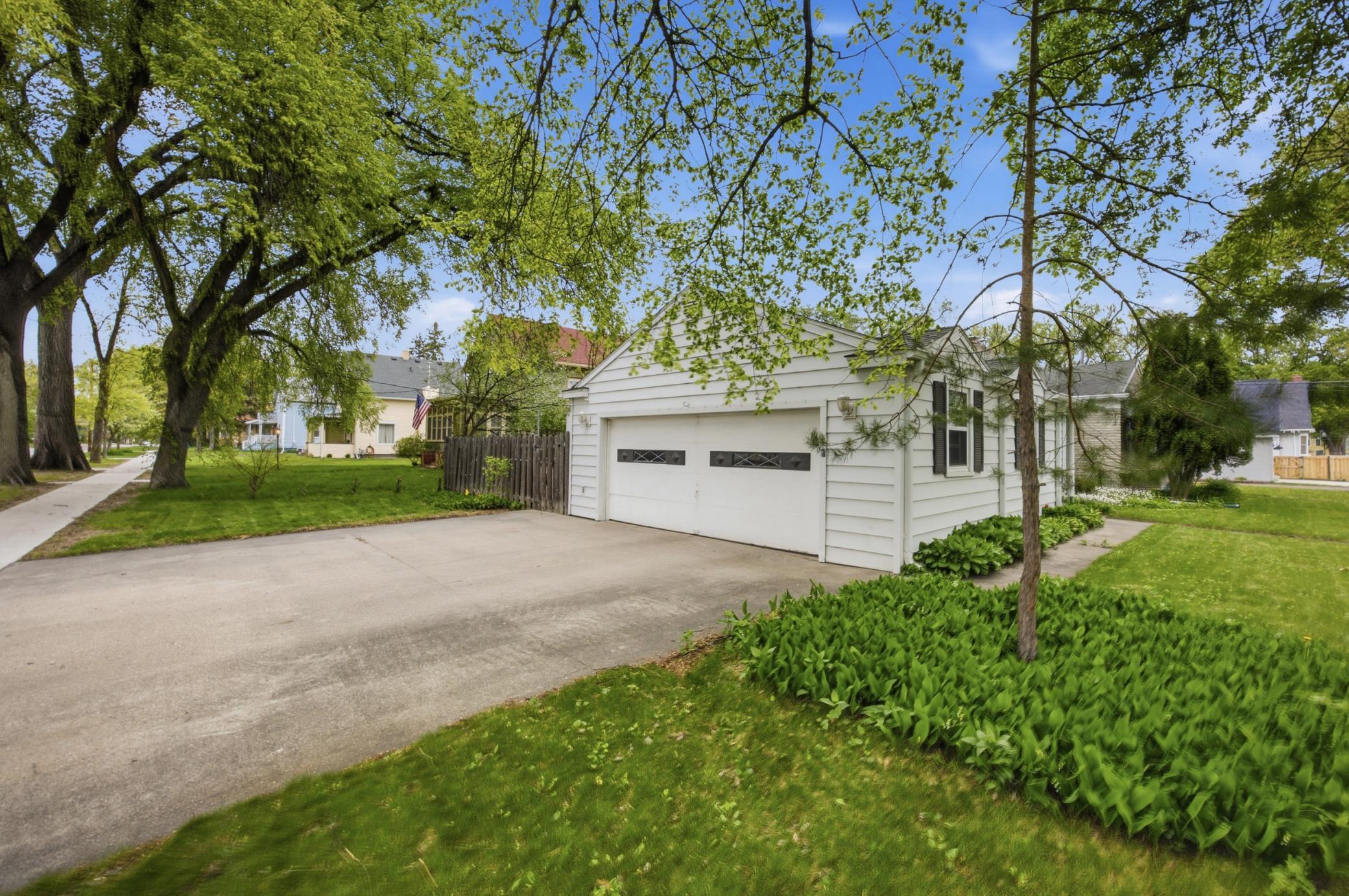 615 10th Avenue S, Fargo ND 58103 - Photo 28 of 33