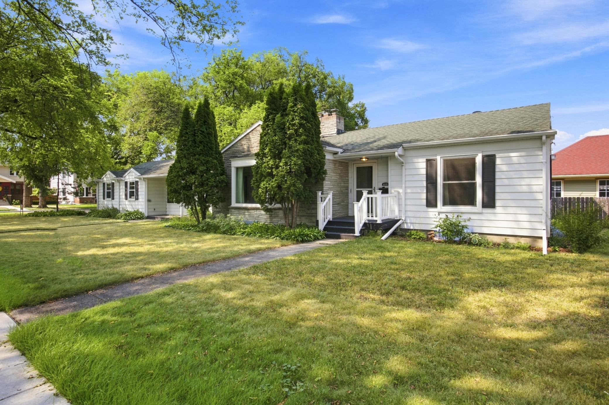 1950 single family home for sale at 615 10th Avenue S in Fargo, ND — 3 bed, 3 bath