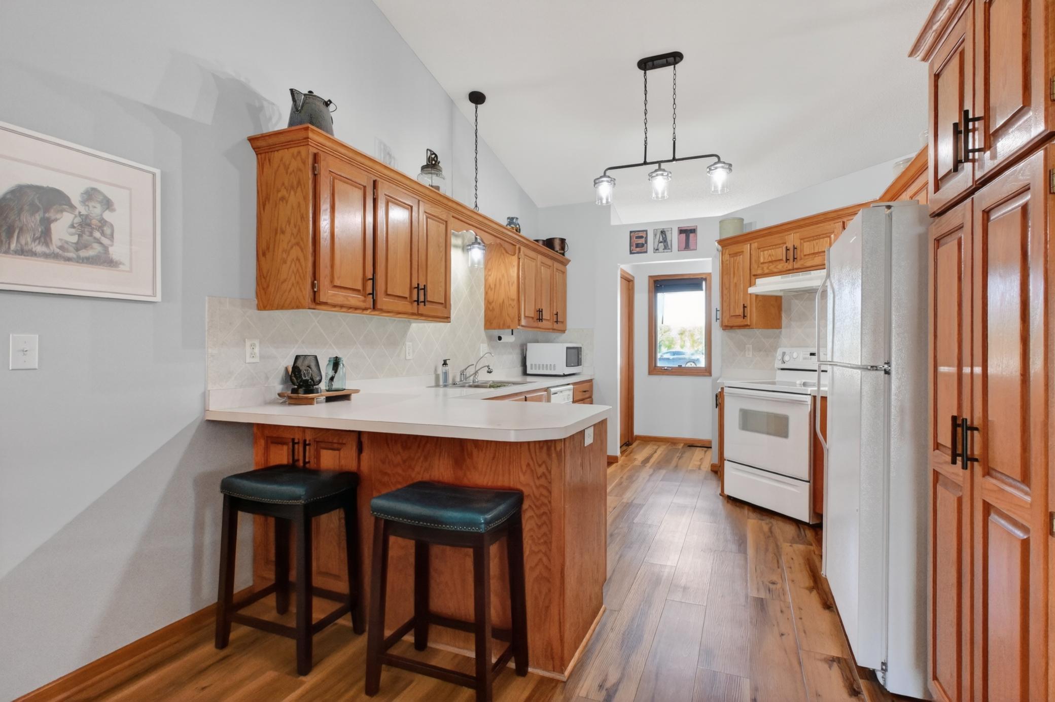 1998 twin home for sale at 1761 E Lake Street in Osakis, MN — 3 bed, 2 bath (photo 8 of 52)