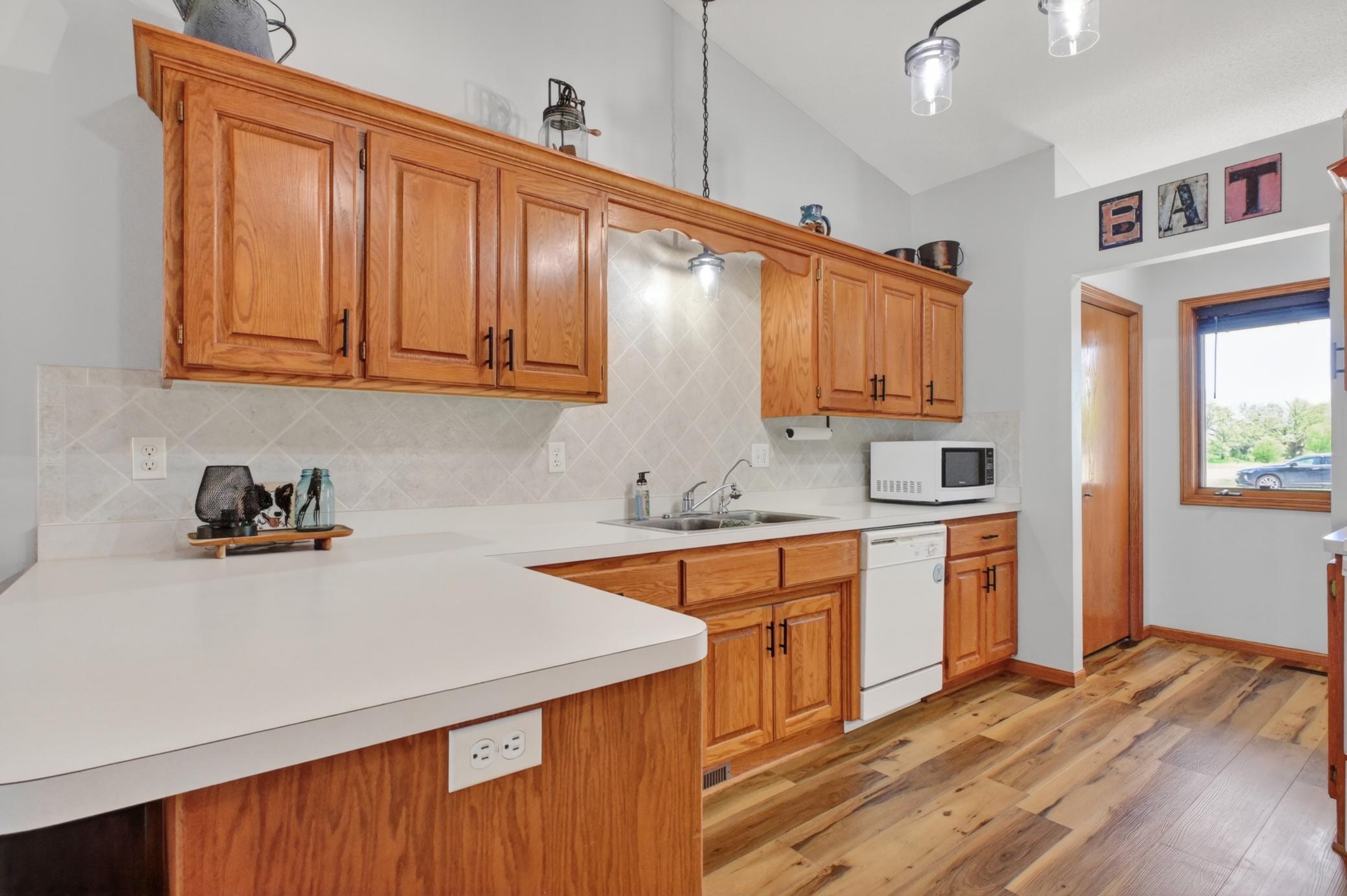 1998 twin home for sale at 1761 E Lake Street in Osakis, MN — 3 bed, 2 bath (photo 10 of 52)