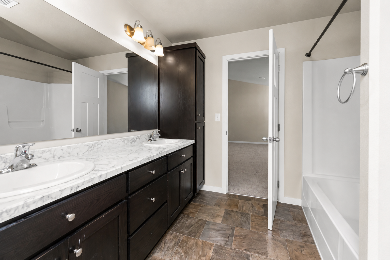 2018 single family home for sale at 3831 32nd Street S in Moorhead, MN — 3 bed, 2 bath (photo 23 of 45)