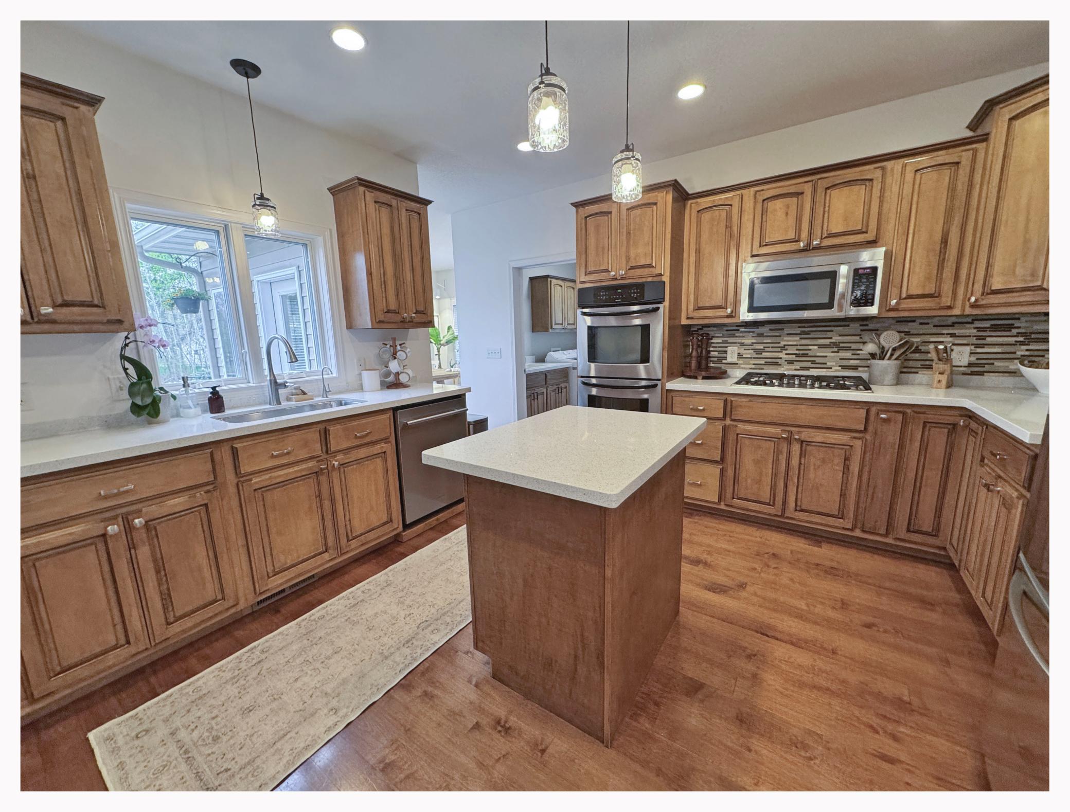 2007 single family home for sale at 412 Majestic Pines Lane NW in Bemidji, MN — 6 bed, 5 bath (photo 8 of 36)