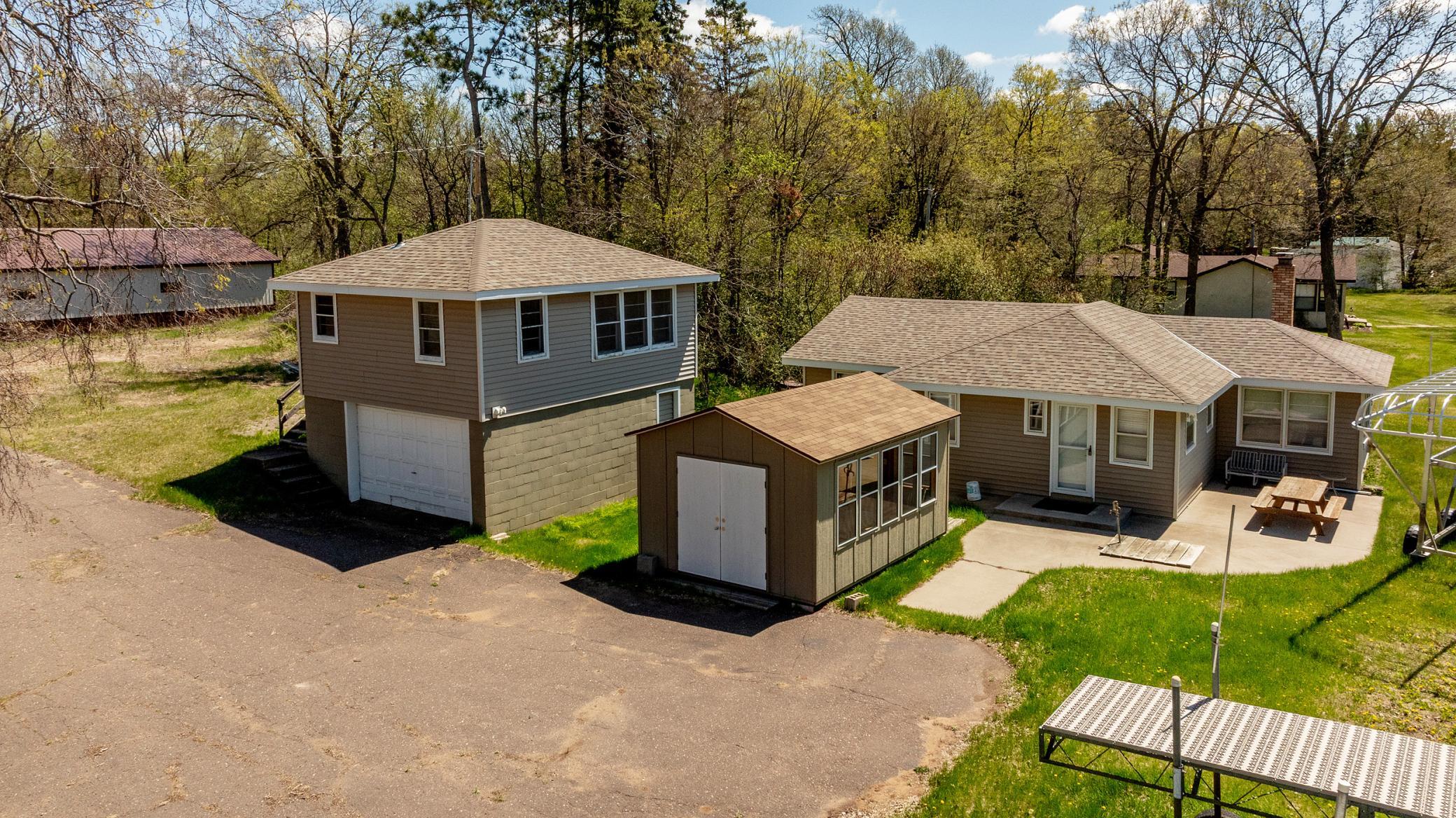 1975 single family home for sale at 33243 State Highway 18 in Aitkin, MN — 4 bed, 3 bath (photo 2 of 39)