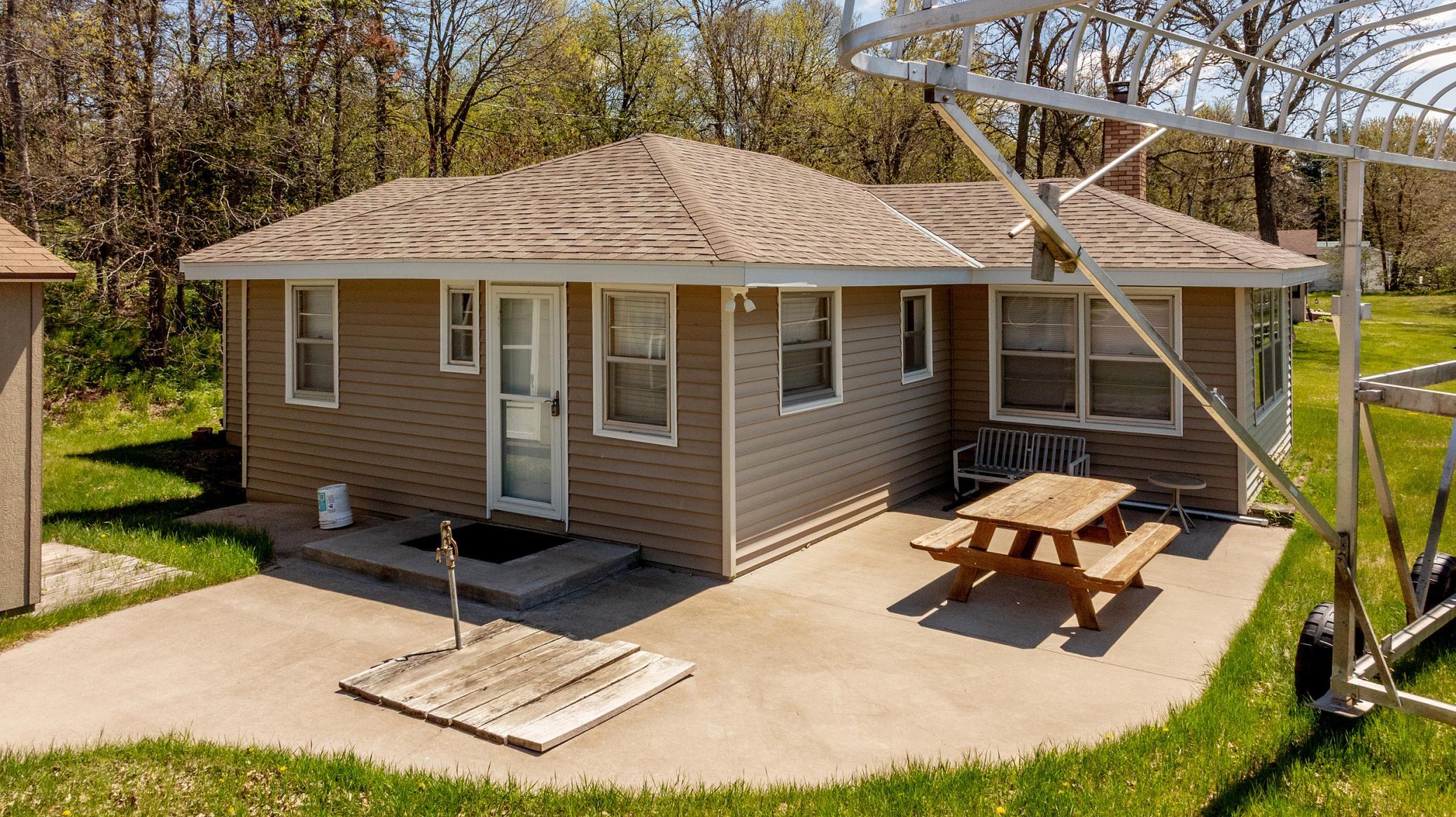 1975 single family home for sale at 33243 State Highway 18 in Aitkin, MN — 4 bed, 3 bath (photo 4 of 39)