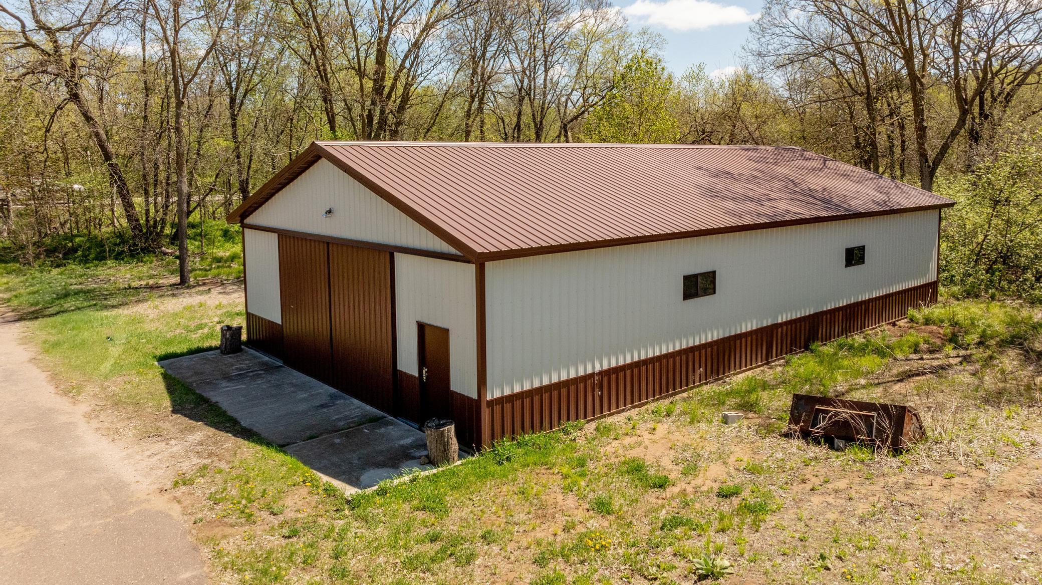 1975 single family home for sale at 33243 State Highway 18 in Aitkin, MN — 4 bed, 3 bath (photo 5 of 39)