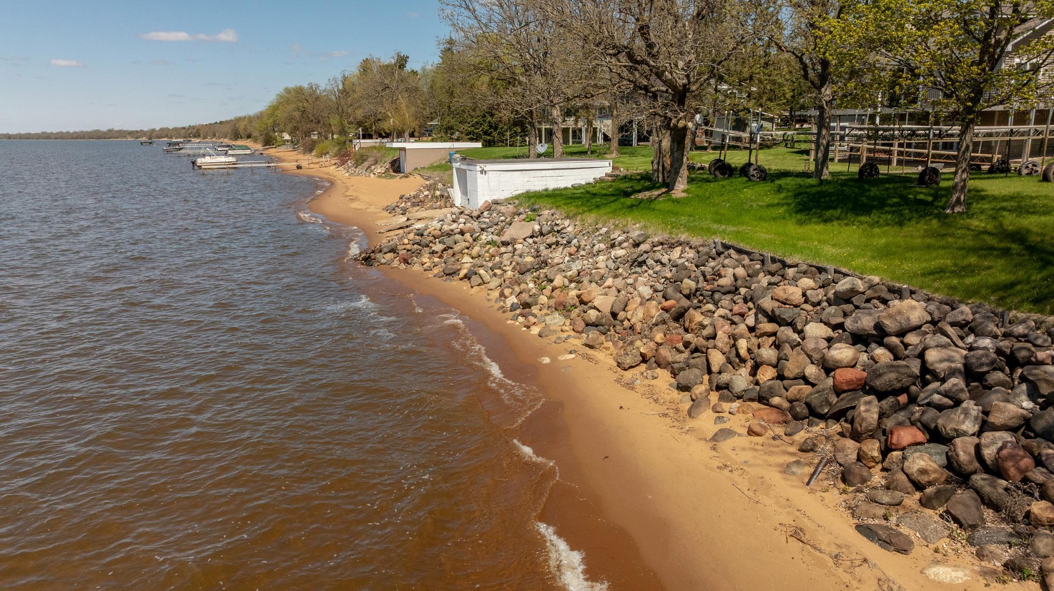 1975 single family home for sale at 33243 State Highway 18 in Aitkin, MN — 4 bed, 3 bath (photo 7 of 39)