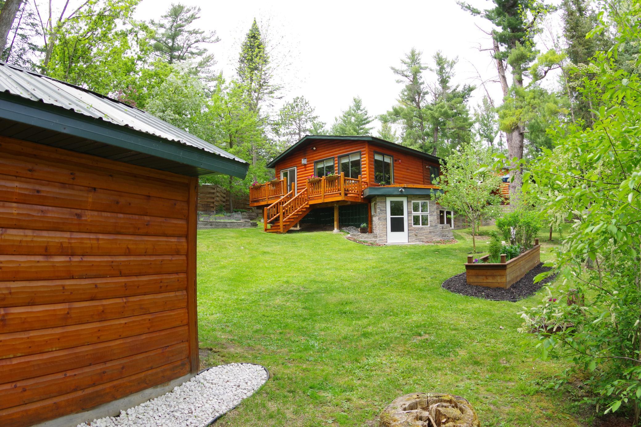 2005 single family home for sale at 104 6th Street SE in Bemidji, MN — 2 bed, 2 bath (photo 2 of 37)