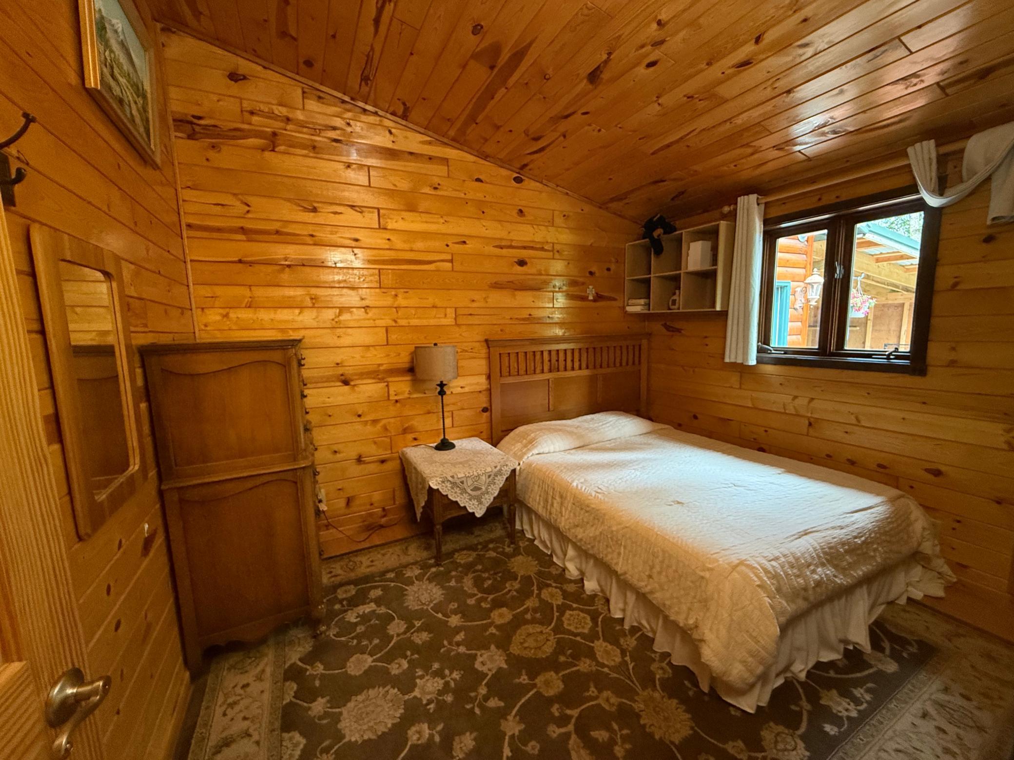 2005 single family home for sale at 104 6th Street SE in Bemidji, MN — 2 bed, 2 bath (photo 12 of 37)