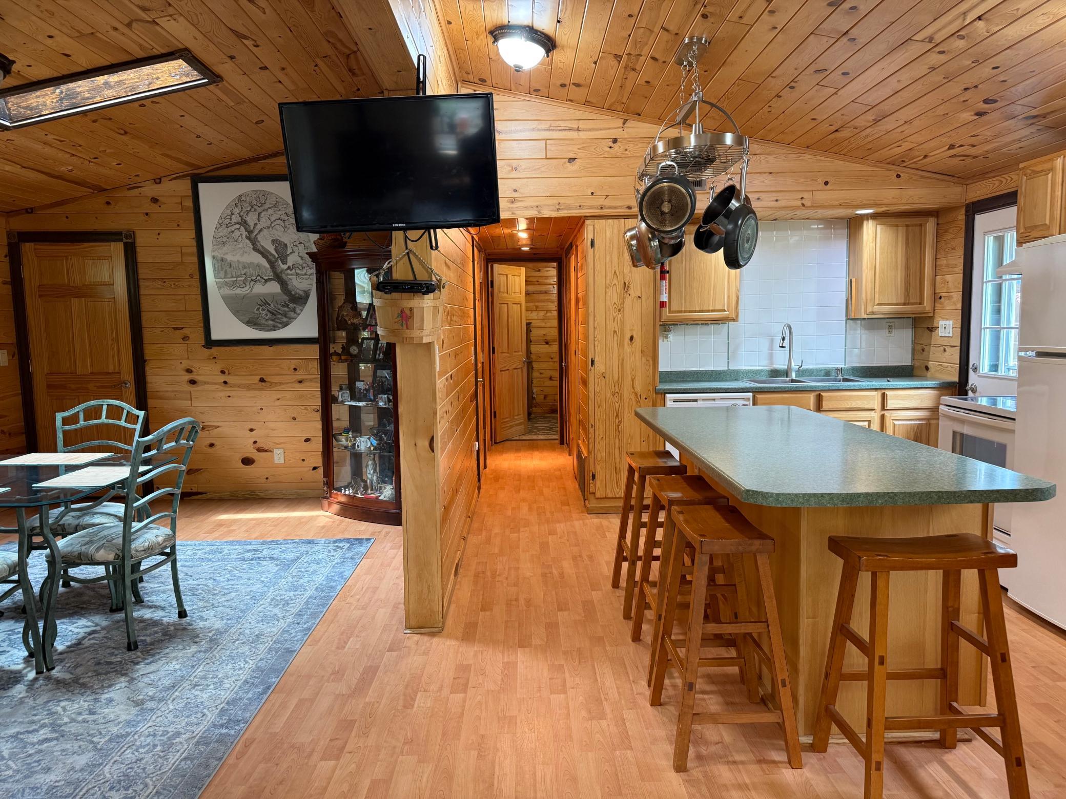 2005 single family home for sale at 104 6th Street SE in Bemidji, MN — 2 bed, 2 bath (photo 15 of 37)