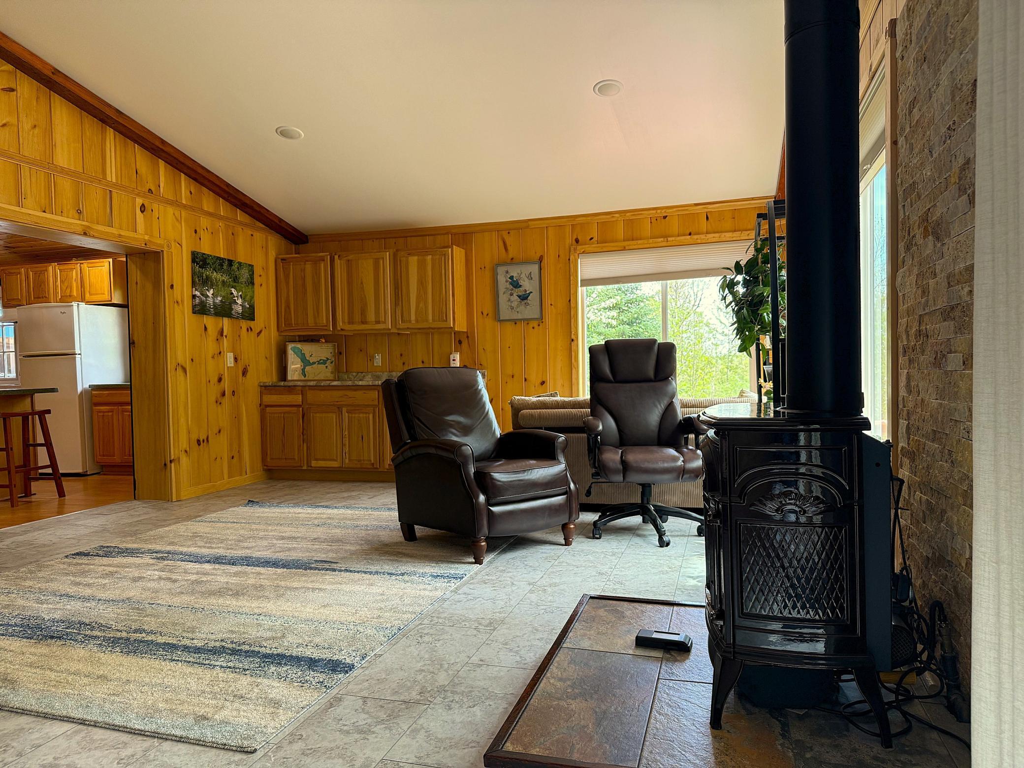 2005 single family home for sale at 104 6th Street SE in Bemidji, MN — 2 bed, 2 bath (photo 17 of 37)