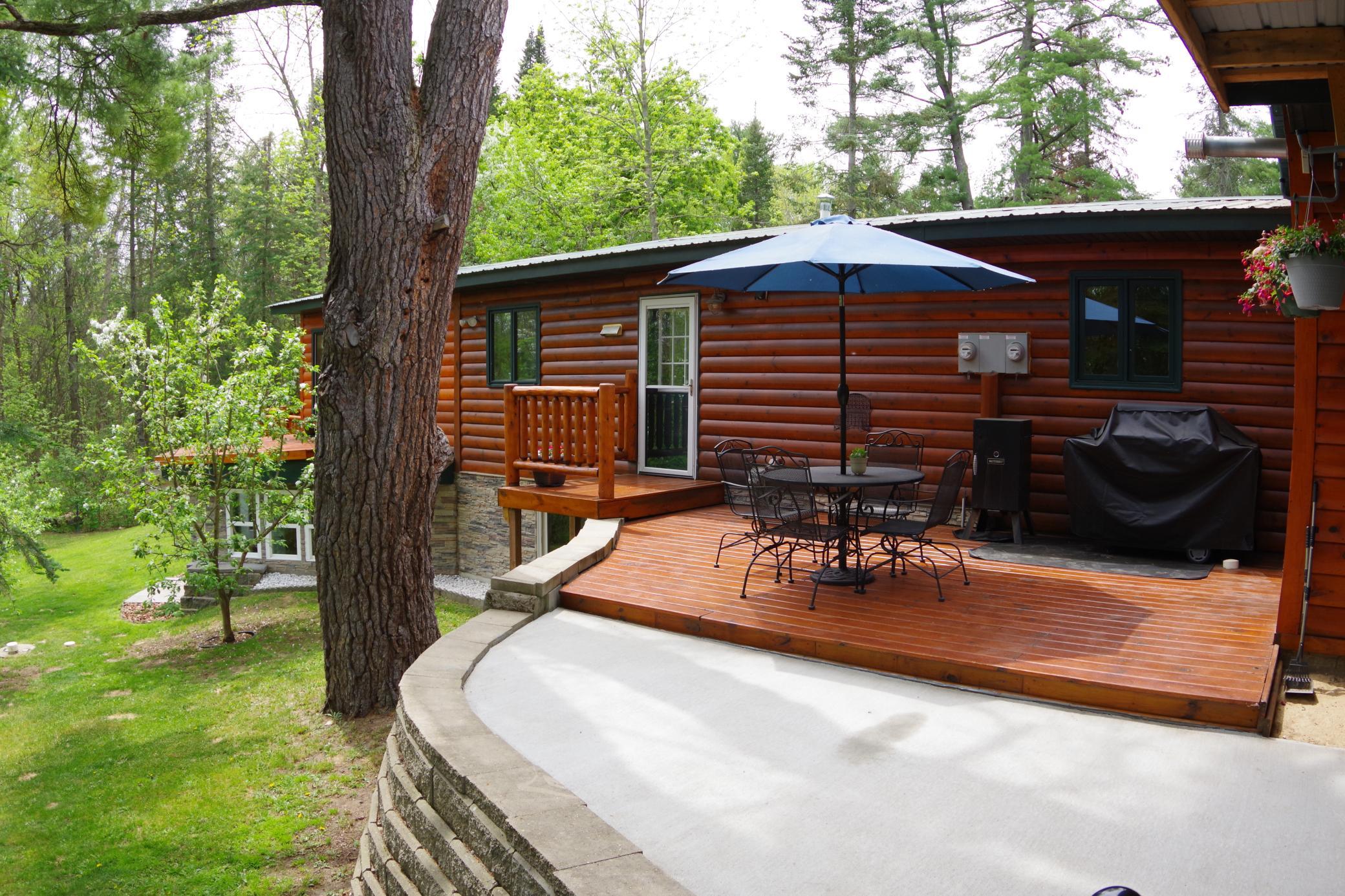 2005 single family home for sale at 104 6th Street SE in Bemidji, MN — 2 bed, 2 bath (photo 4 of 37)