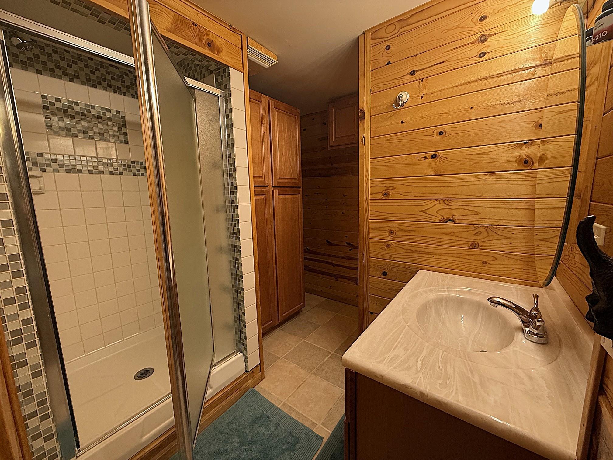 2005 single family home for sale at 104 6th Street SE in Bemidji, MN — 2 bed, 2 bath (photo 33 of 37)