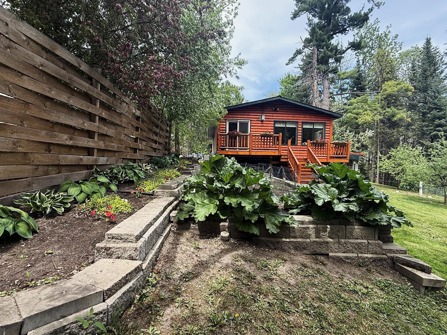 2005 single family home for sale at 104 6th Street SE in Bemidji, MN — 2 bed, 2 bath (photo 5 of 37)