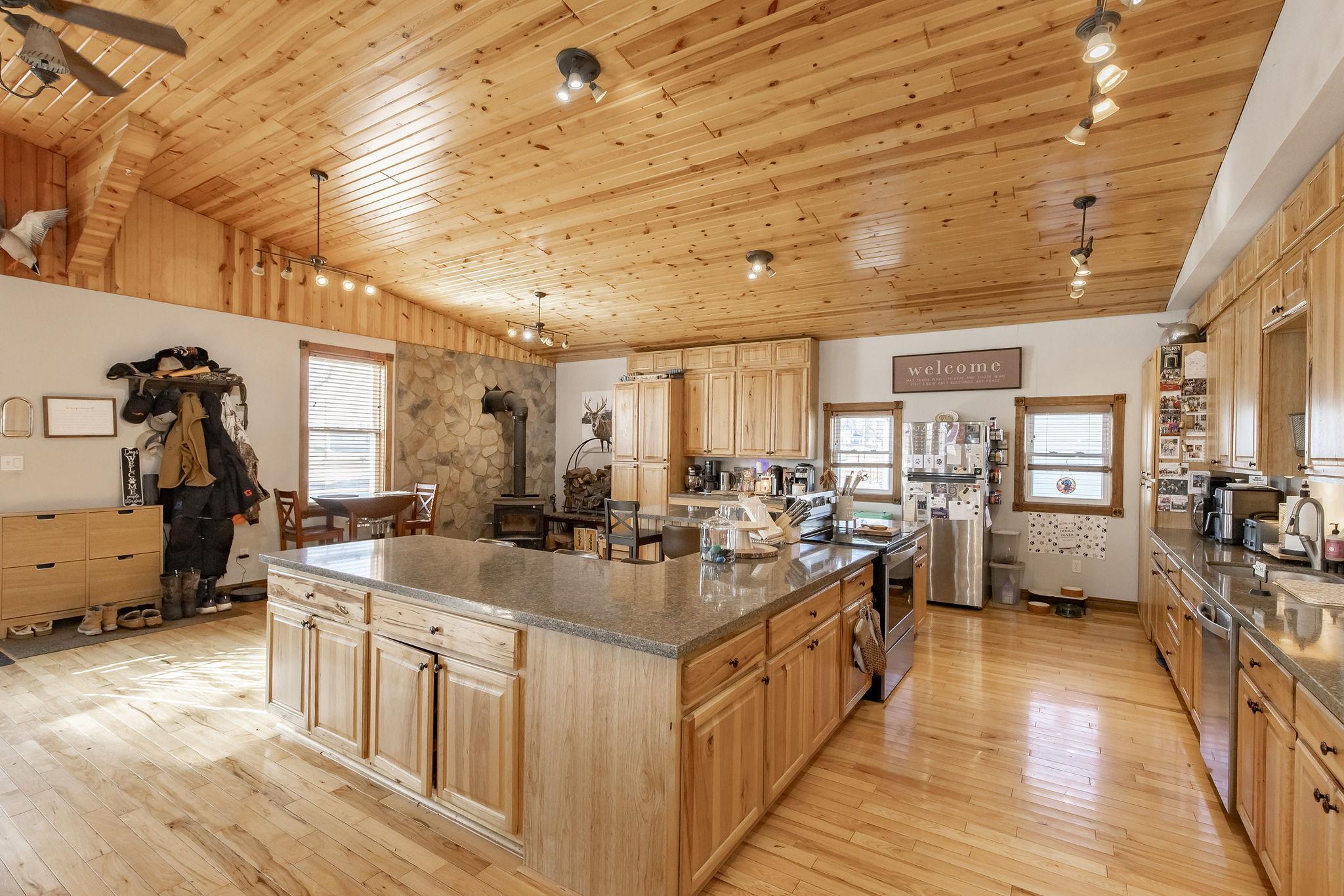 2010 single family home for sale at 605 Ingalls Avenue in Hope, ND — 2 bed, 2 bath (photo 11 of 47)