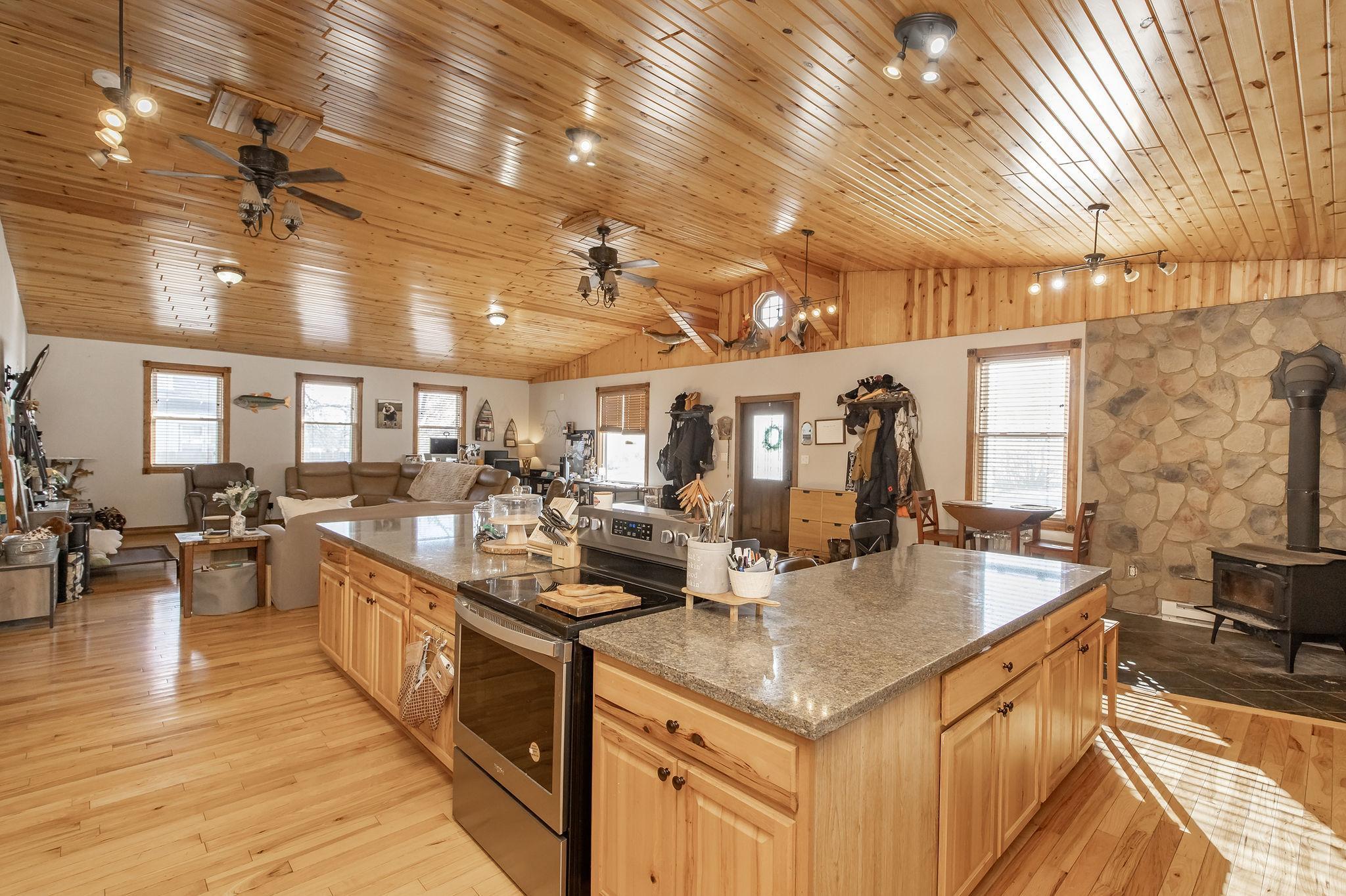 2010 single family home for sale at 605 Ingalls Avenue in Hope, ND — 2 bed, 2 bath (photo 14 of 47)