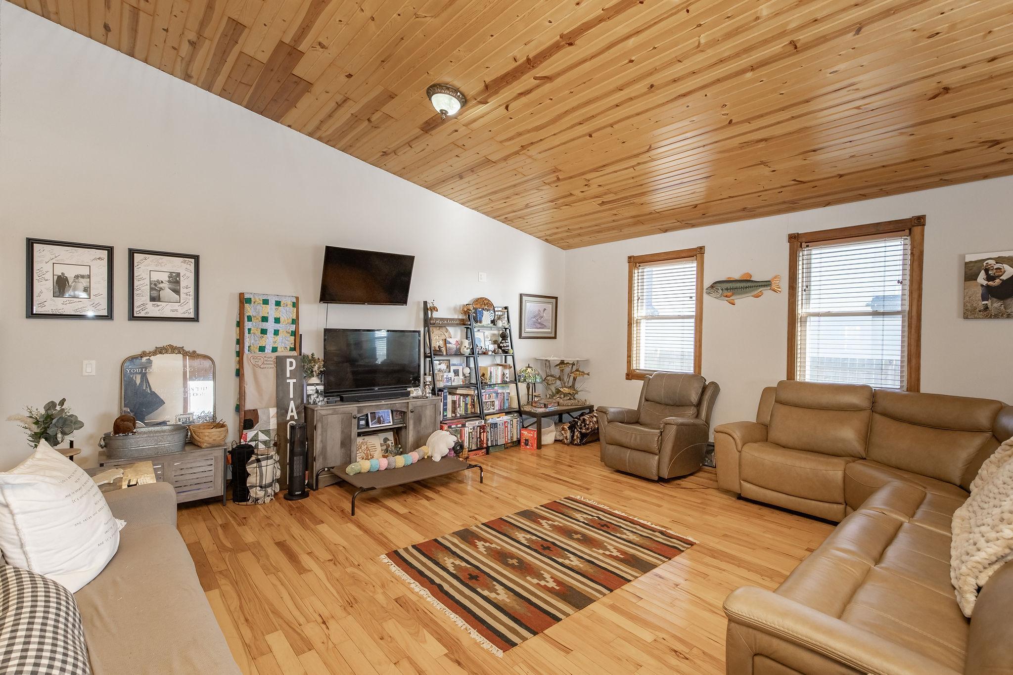 2010 single family home for sale at 605 Ingalls Avenue in Hope, ND — 2 bed, 2 bath (photo 19 of 47)