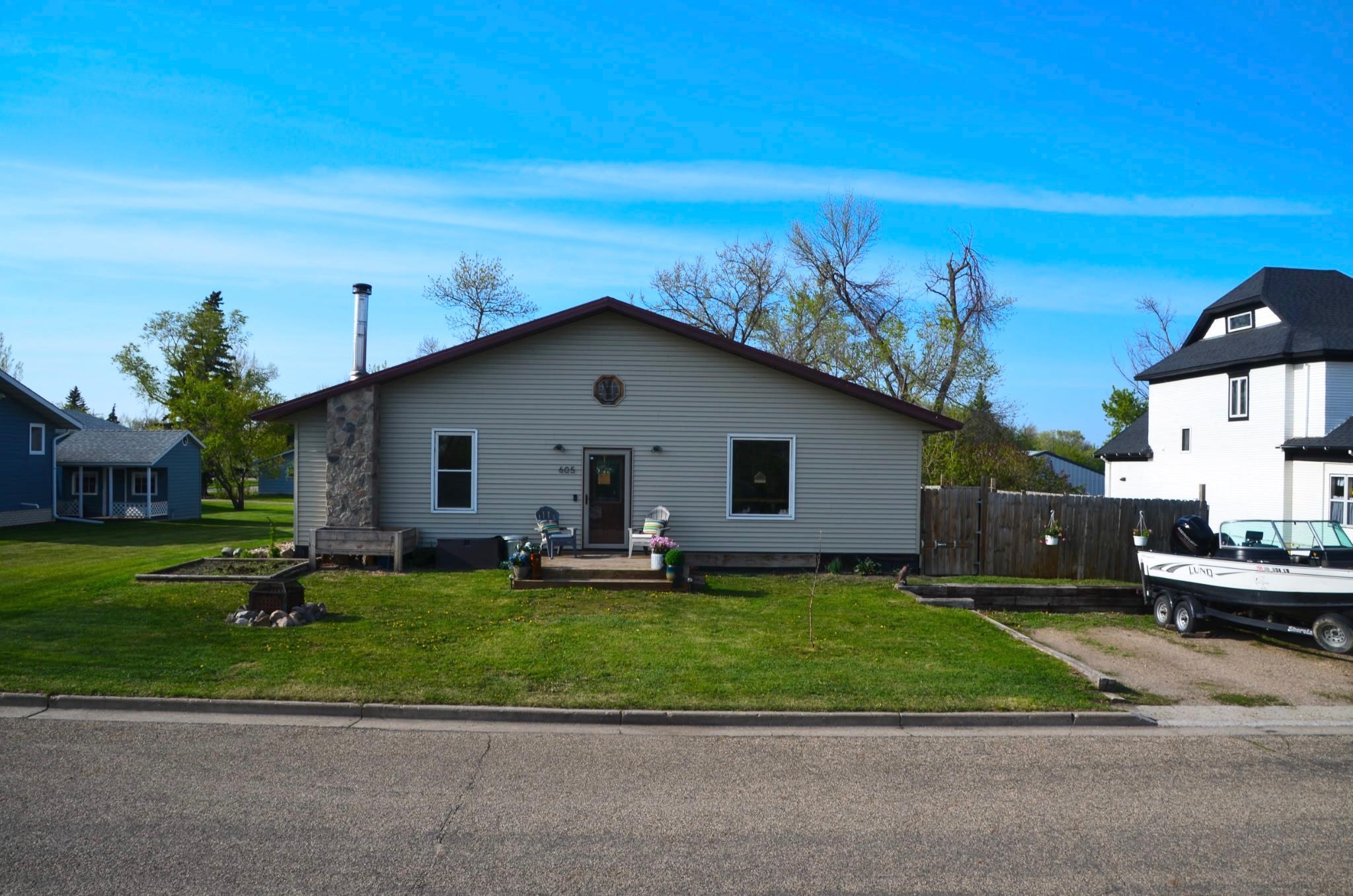 2010 single family home for sale at 605 Ingalls Avenue in Hope, ND — 2 bed, 2 bath (photo 3 of 47)