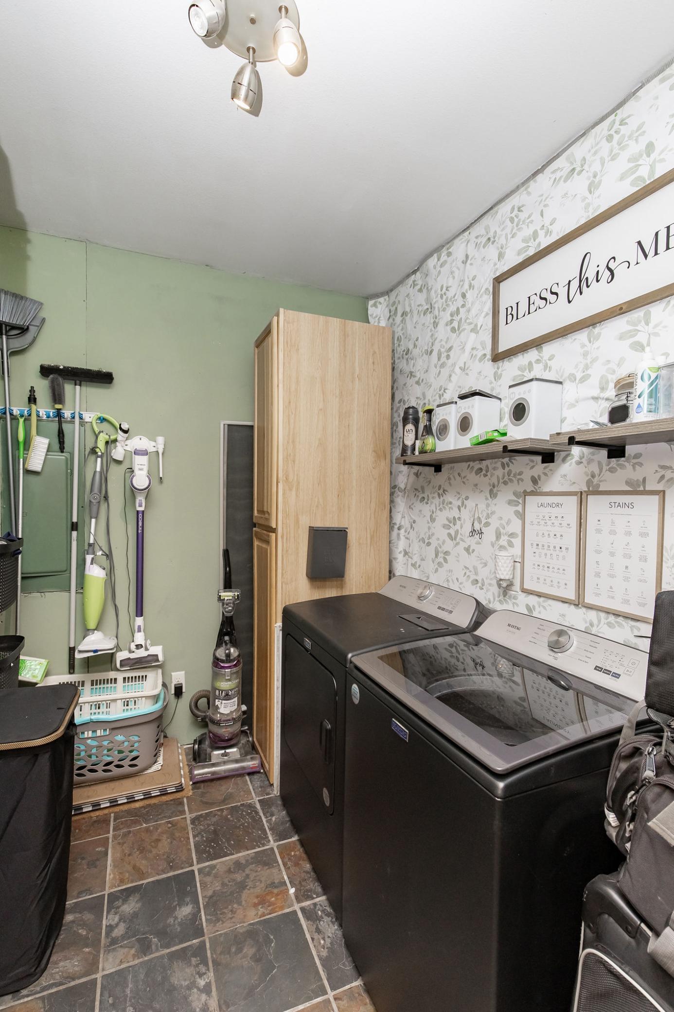 2010 single family home for sale at 605 Ingalls Avenue in Hope, ND — 2 bed, 2 bath (photo 37 of 47)