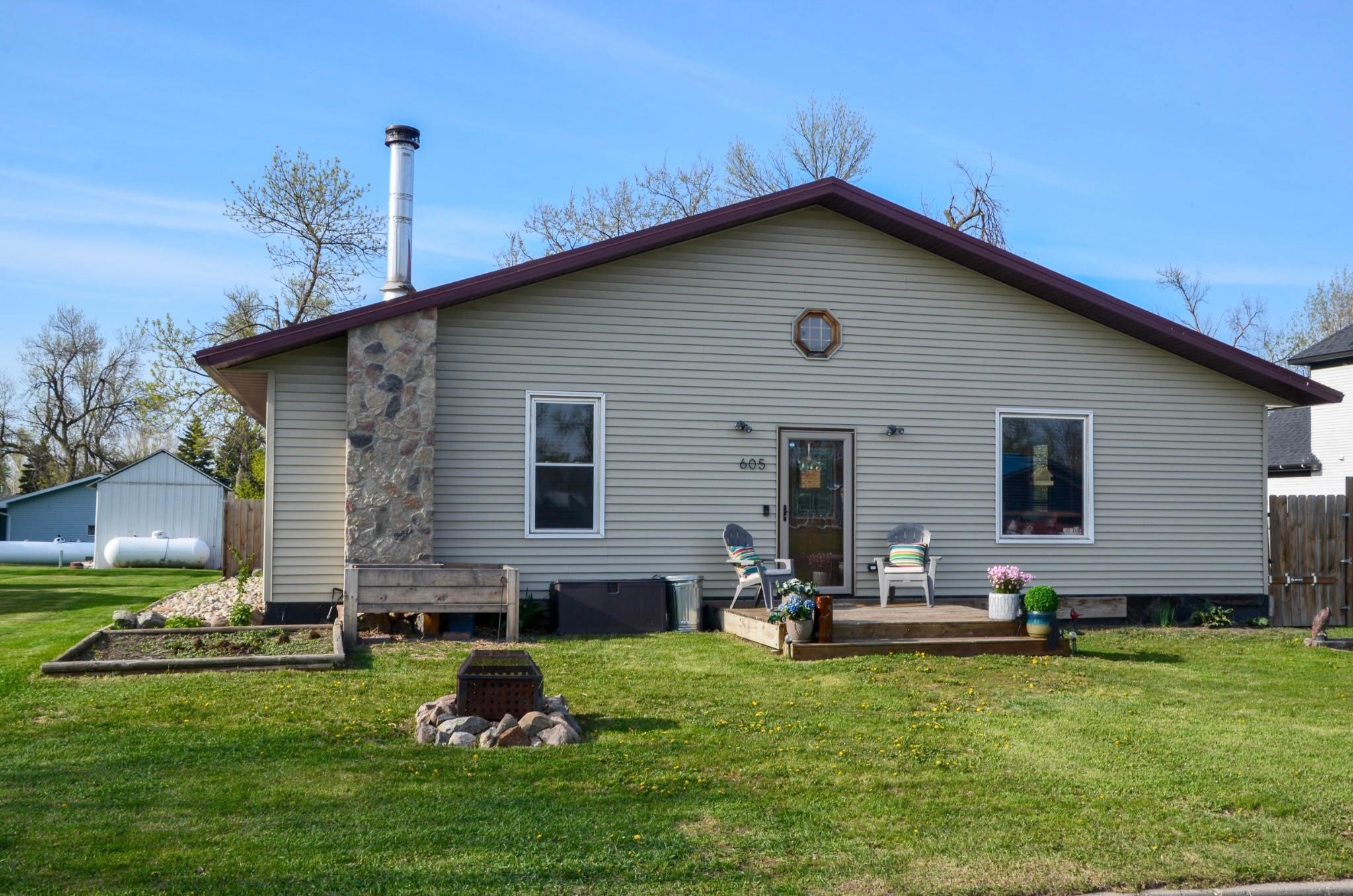 2010 single family home for sale at 605 Ingalls Avenue in Hope, ND — 2 bed, 2 bath (photo 6 of 47)