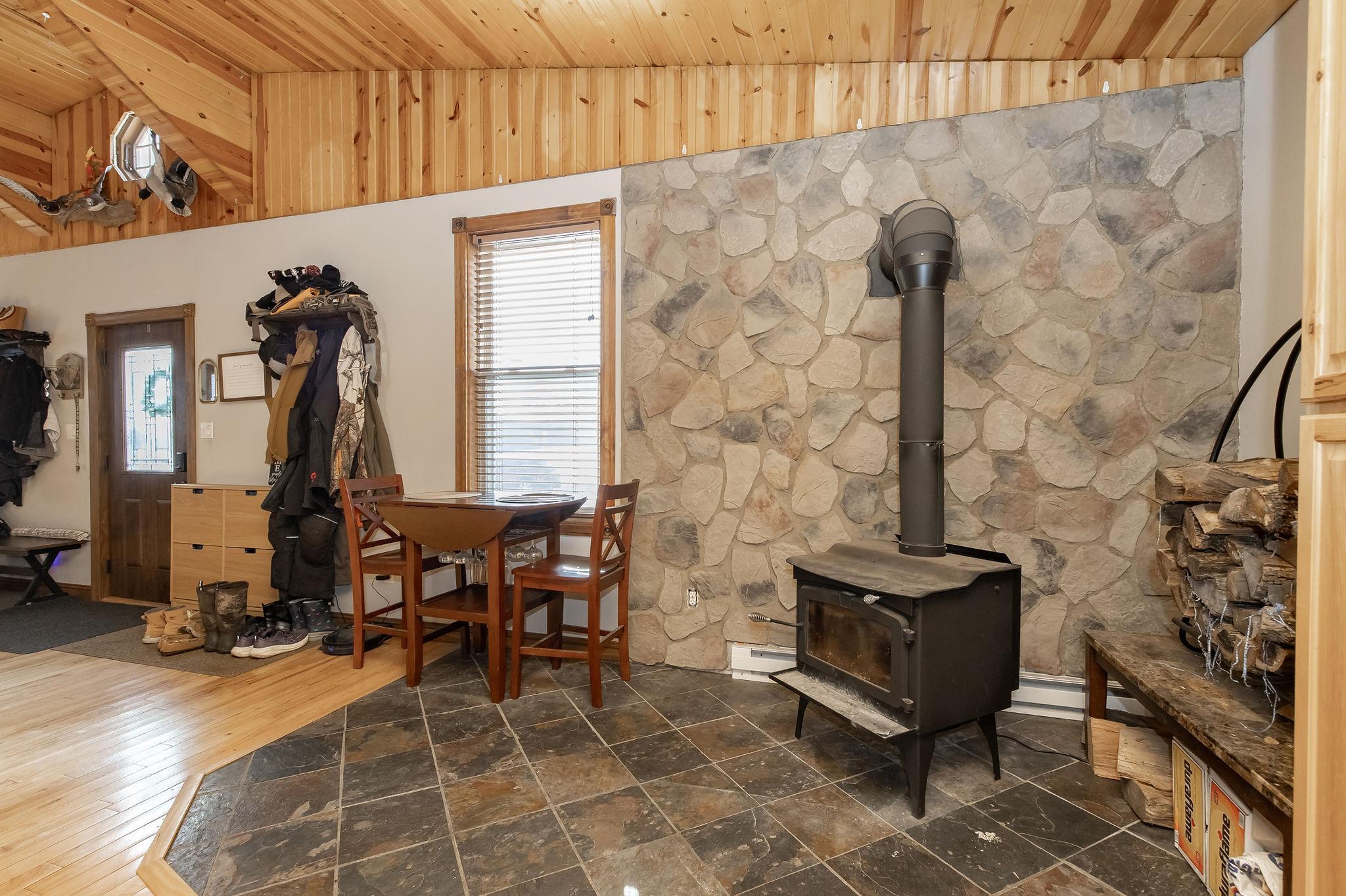 2010 single family home for sale at 605 Ingalls Avenue in Hope, ND — 2 bed, 2 bath (photo 9 of 47)