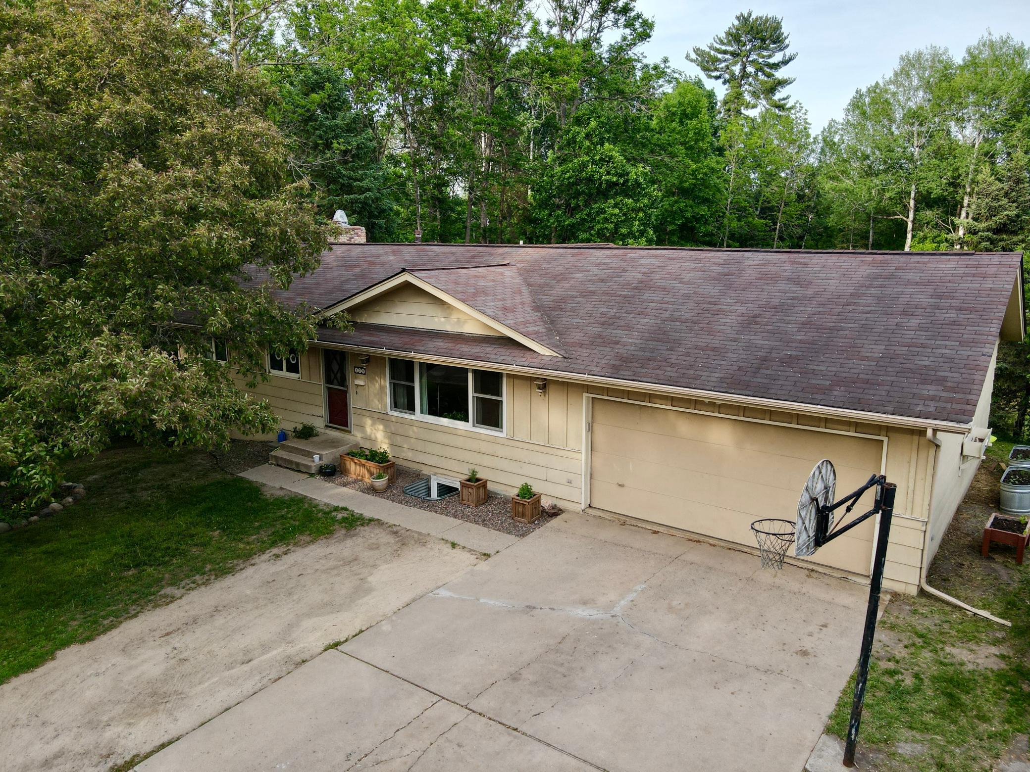 1976 single family home for sale at 520 SW 5th Avenue in Grand Rapids, MN — 7 bed, 2 bath (photo 3 of 57)