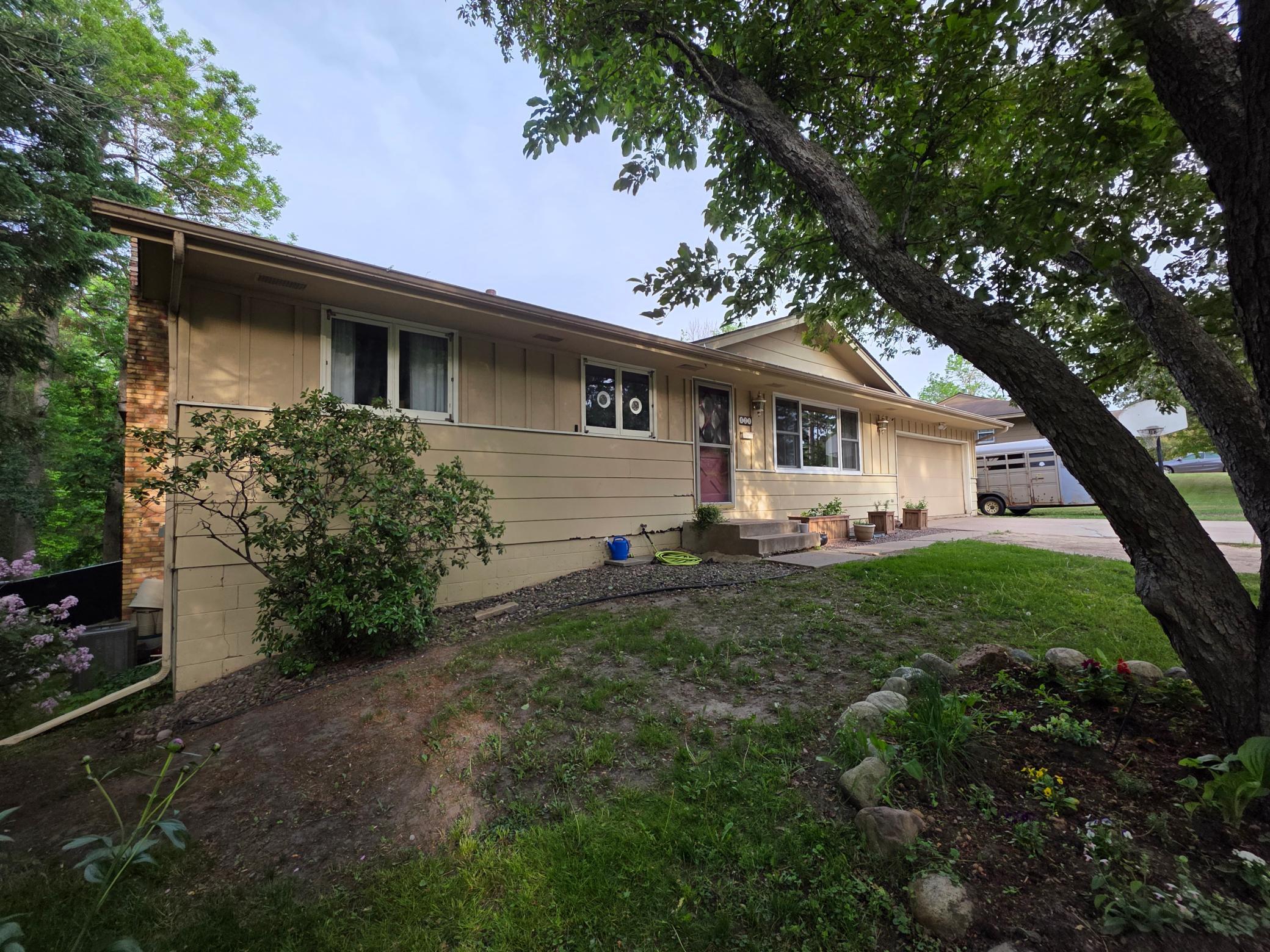 1976 single family home for sale at 520 SW 5th Avenue in Grand Rapids, MN — 7 bed, 2 bath (photo 5 of 57)