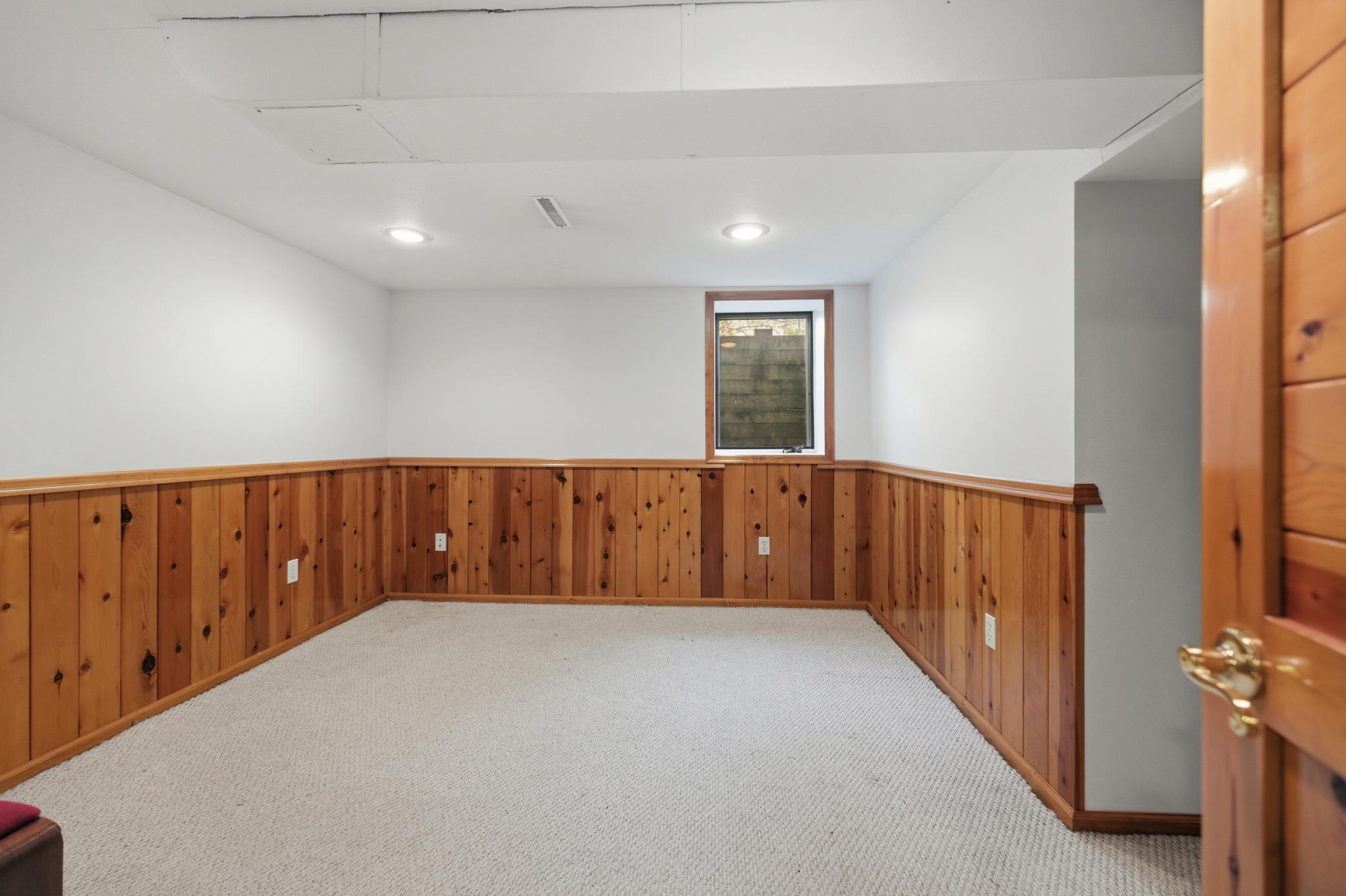 1962 single family home for sale at 6458 Clearwater Road in Baxter, MN — 4 bed, 1 bath (photo 16 of 30)