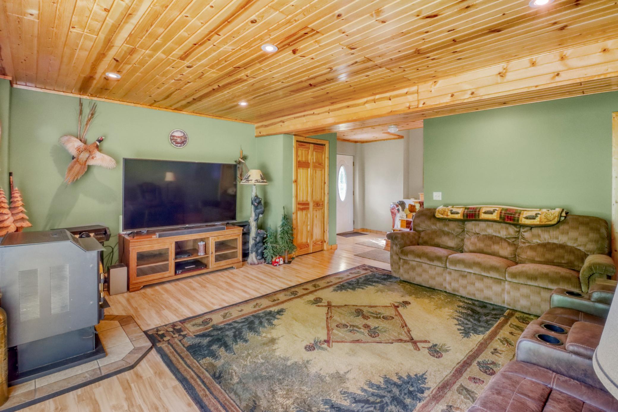 1965 single family home for sale at 23816 Wheeler Lake Road in Detroit Lakes, MN — 3 bed, 2 bath (photo 13 of 49)