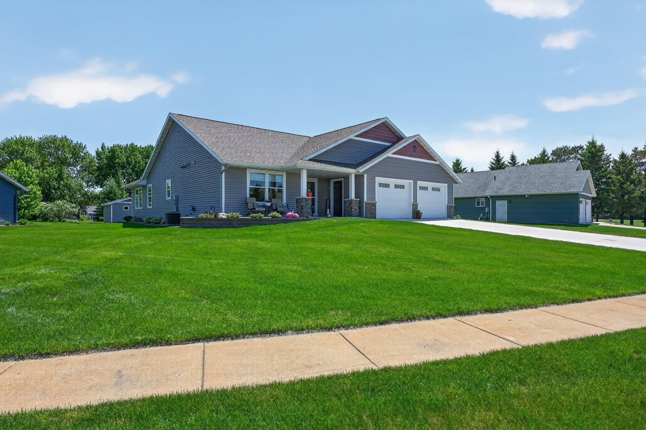 2019 single family home for sale at 614 Dewberry Lane in Alexandria, MN — 4 bed, 3 bath (photo 12 of 63)