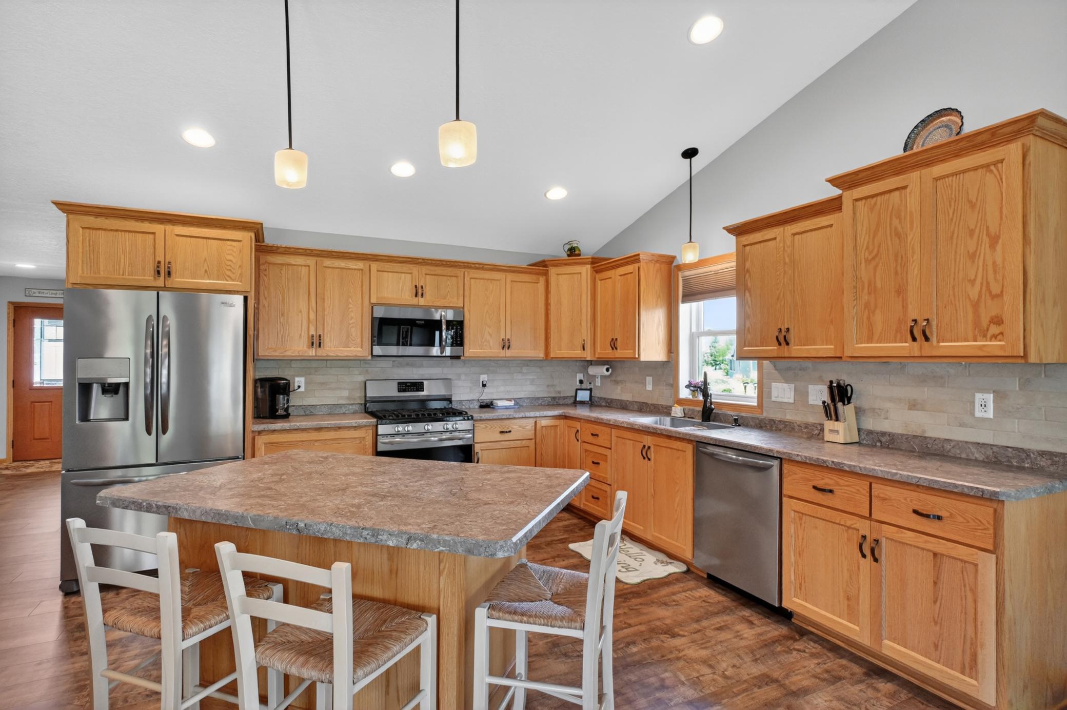 2019 single family home for sale at 614 Dewberry Lane in Alexandria, MN — 4 bed, 3 bath (photo 21 of 63)