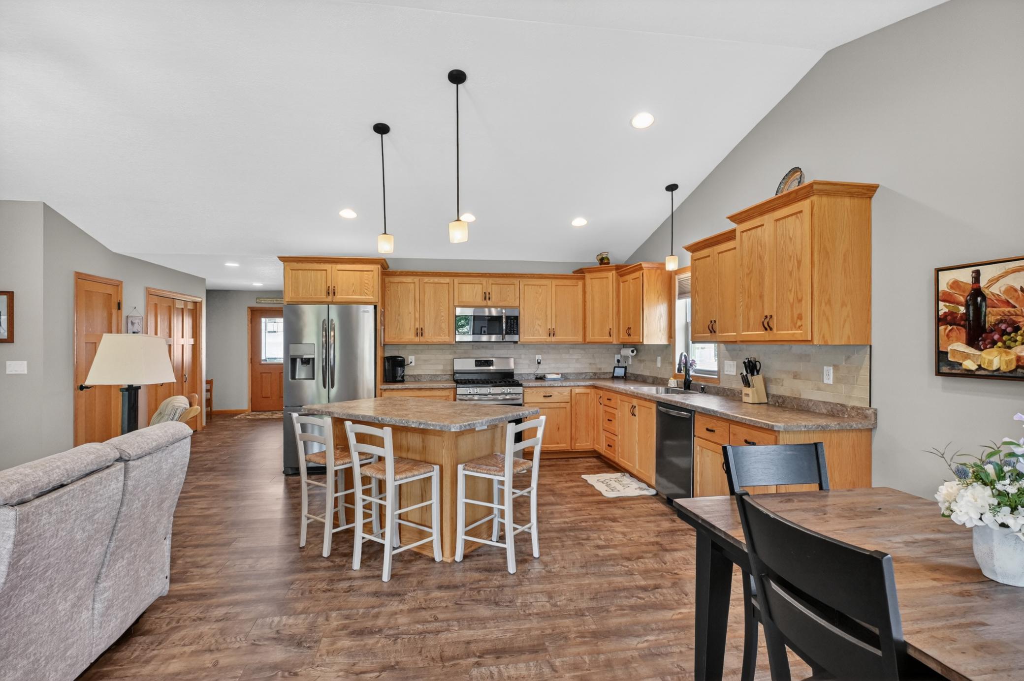 2019 single family home for sale at 614 Dewberry Lane in Alexandria, MN — 4 bed, 3 bath (photo 23 of 63)