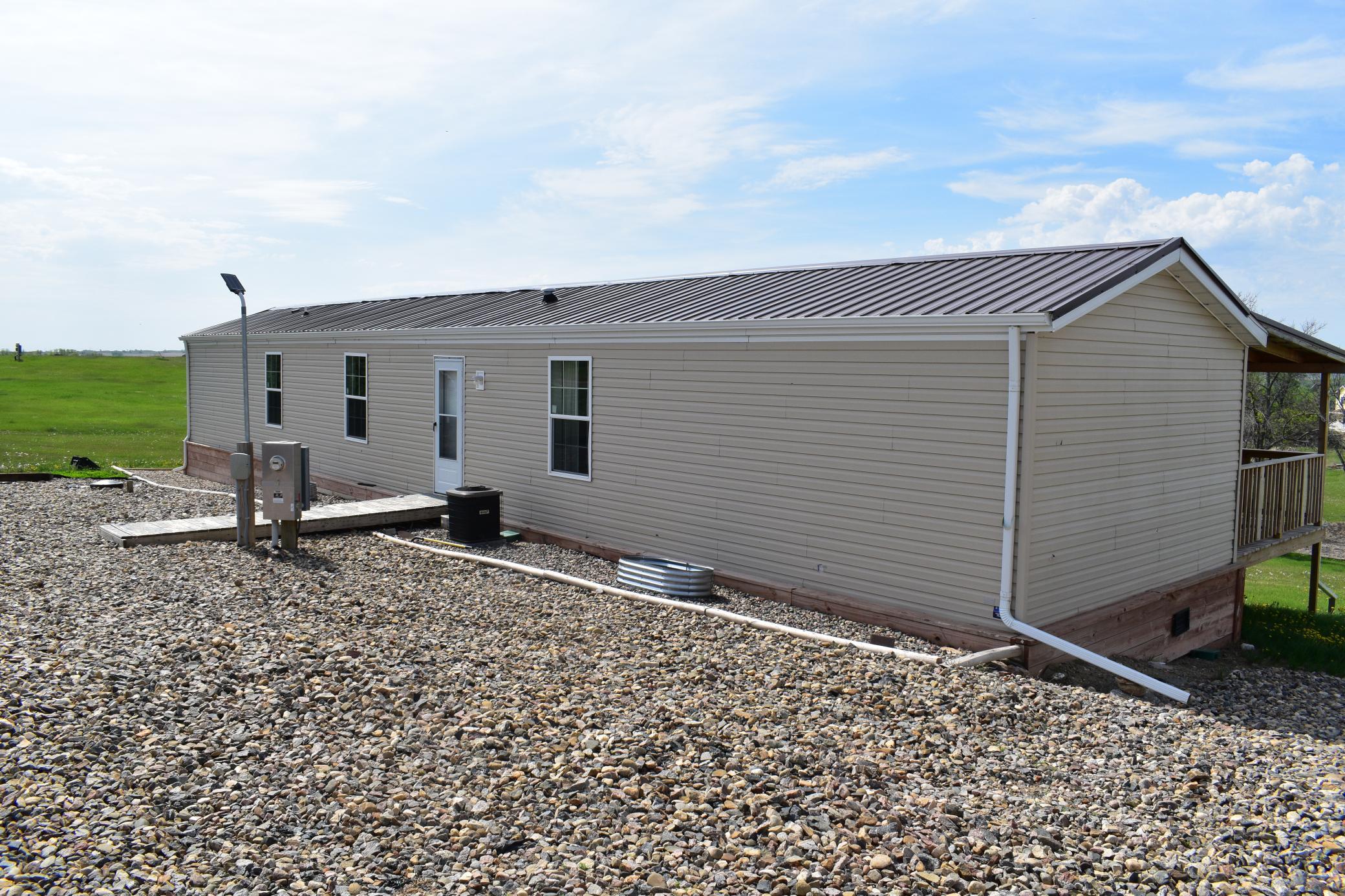 2021 single family home for sale at 2830 G St in Harvey, ND — 3 bed, 2 bath (photo 14 of 43)