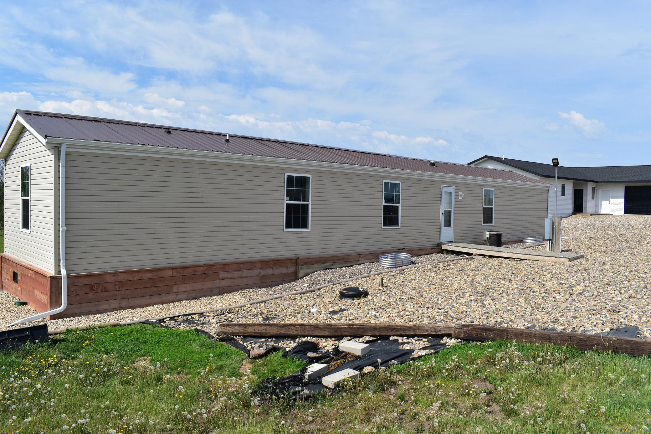 2021 single family home for sale at 2830 G St in Harvey, ND — 3 bed, 2 bath (photo 16 of 43)